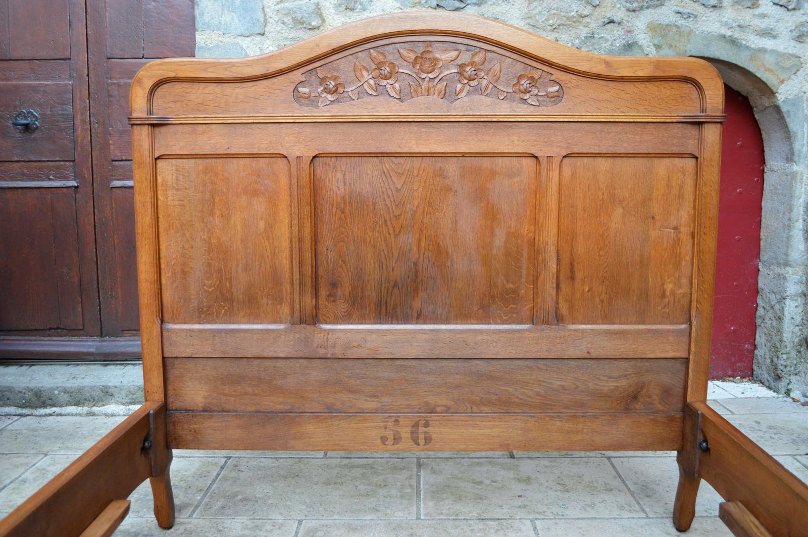 Pair of Art Nouveau Beds and Nightstand in Oak, France, circa 1910 For Sale 3