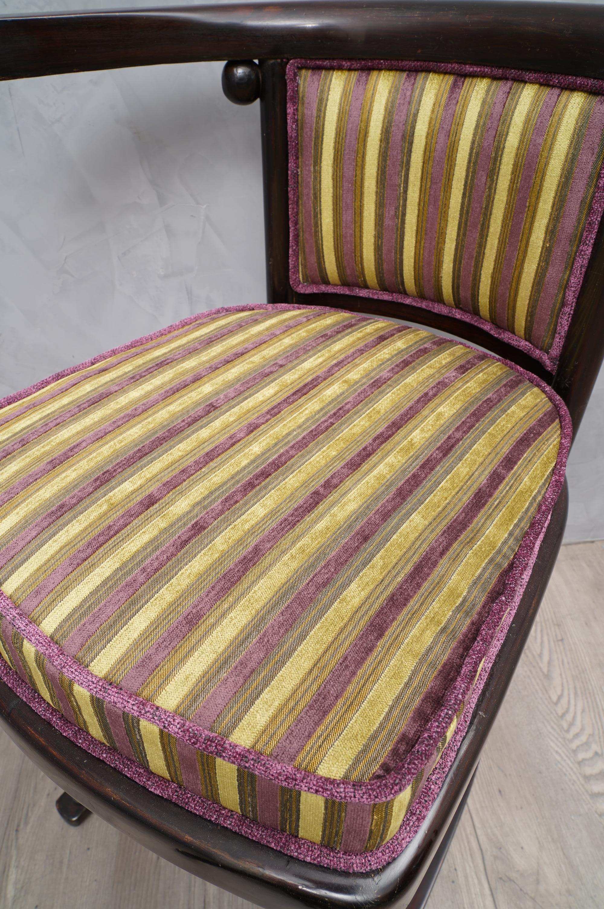 Pair of Art Nouveau Beech Wood and Striped Velvet Austrian Chairs, 1910 In Good Condition For Sale In Rome, IT