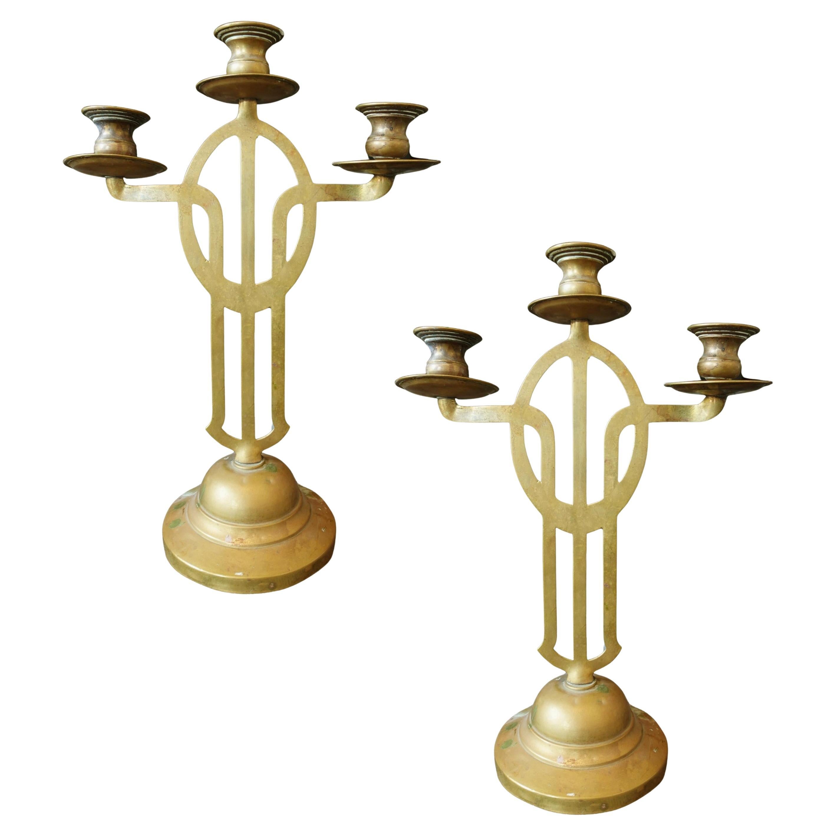 Coppia di candelieri a tre luci in ottone Art Nouveau