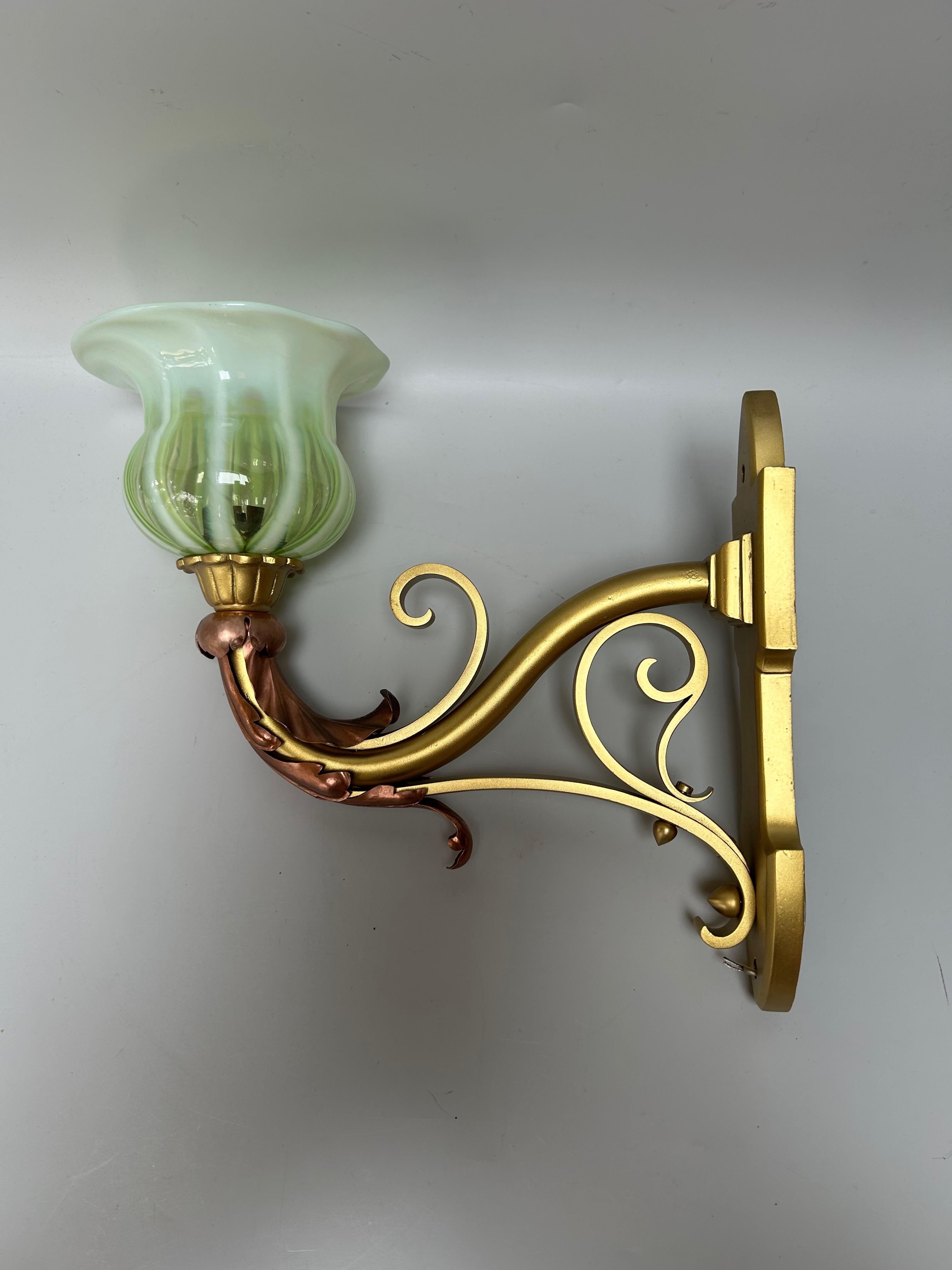 Coppia di appliques Art Nouveau in bronzo e rame in vendita 1