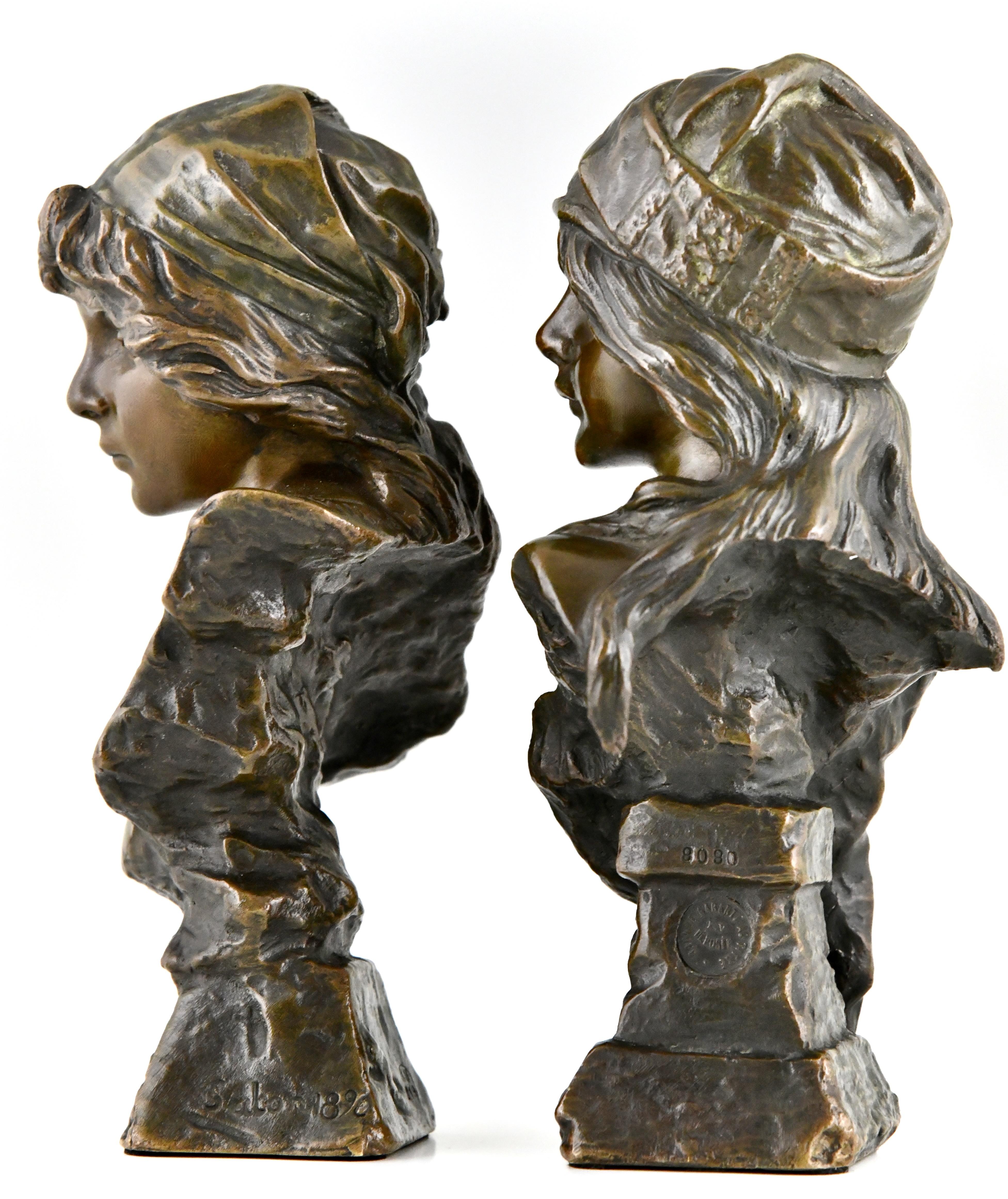Ein Paar Jugendstil-Bronzebüsten Mignon und Esmeralda von Emmanuel Villanis, 1896 (Art nouveau) im Angebot