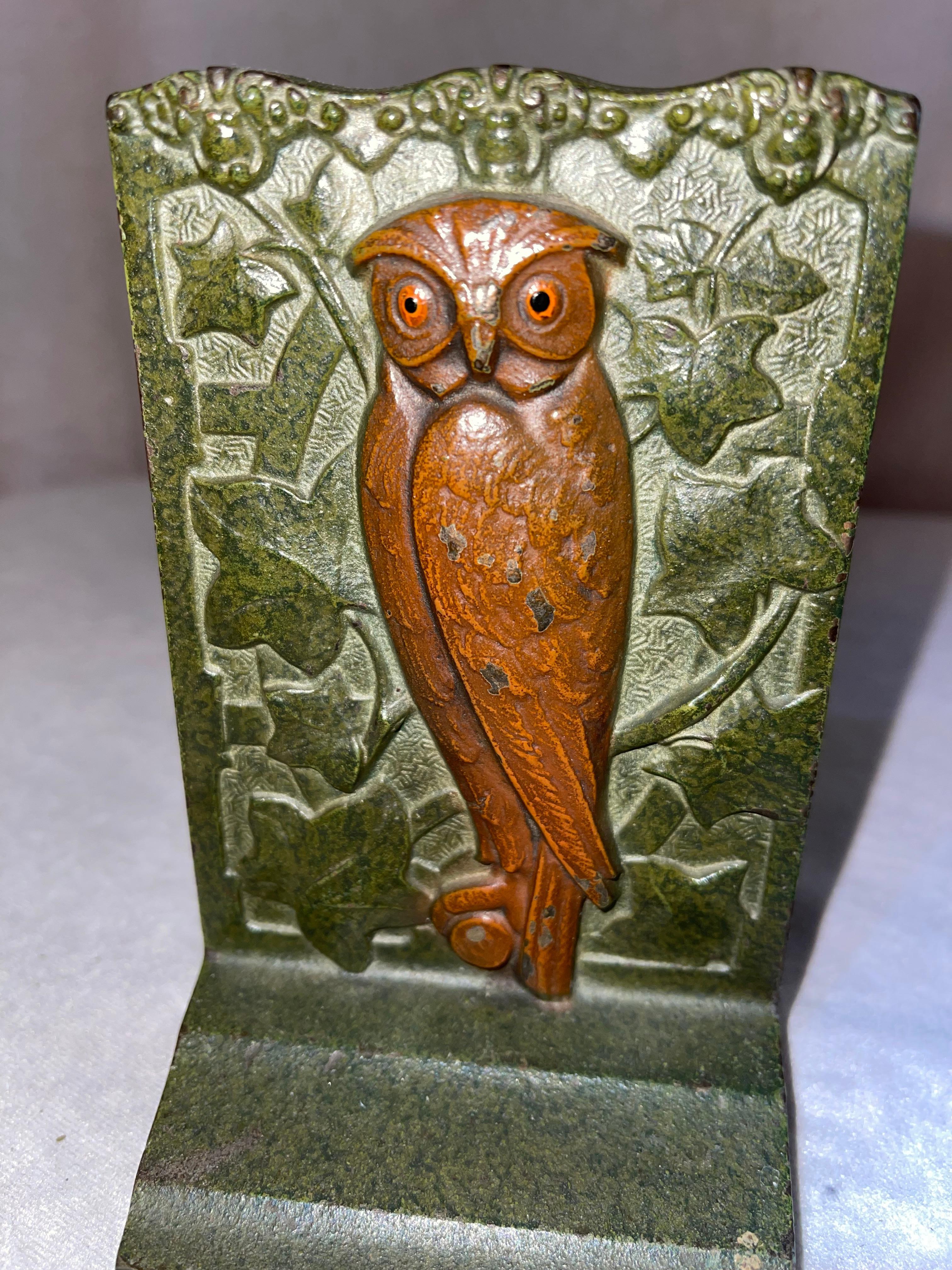 Pair of Art Nouveau Cast Iron Bookends w/Owls, by the Judd Co. ca 1900 In Excellent Condition In Petaluma, CA