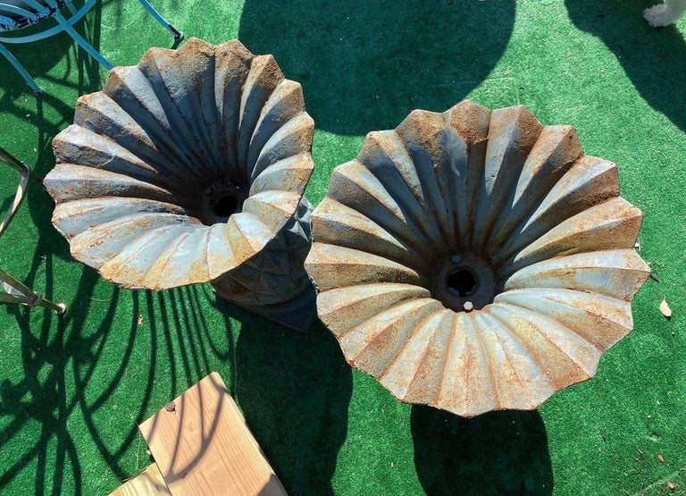 Elegant pair of antique cast iron planters with coveted pineapple motif. Great patina due to age.
Will look great in front of your home or in backyard, or inside, your call. Made of cast iron. Age appropriate wear, see pics.