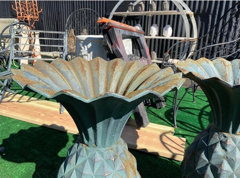 Pair of Art Nouveau Cast Iron Pineapple Planters Uns Vessels jardinières In Good Condition In West Hartford, CT