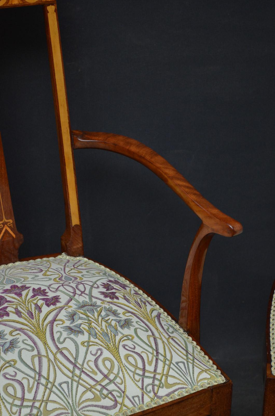 Début du 20ème siècle Paire de chaises Art Nouveau en acajou en vente