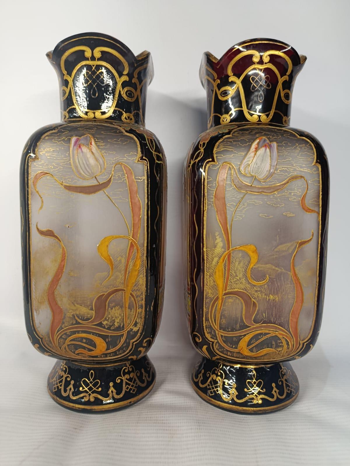 Émail Paire de vases en verre émaillé Art Nouveau Circa 1900 en vente