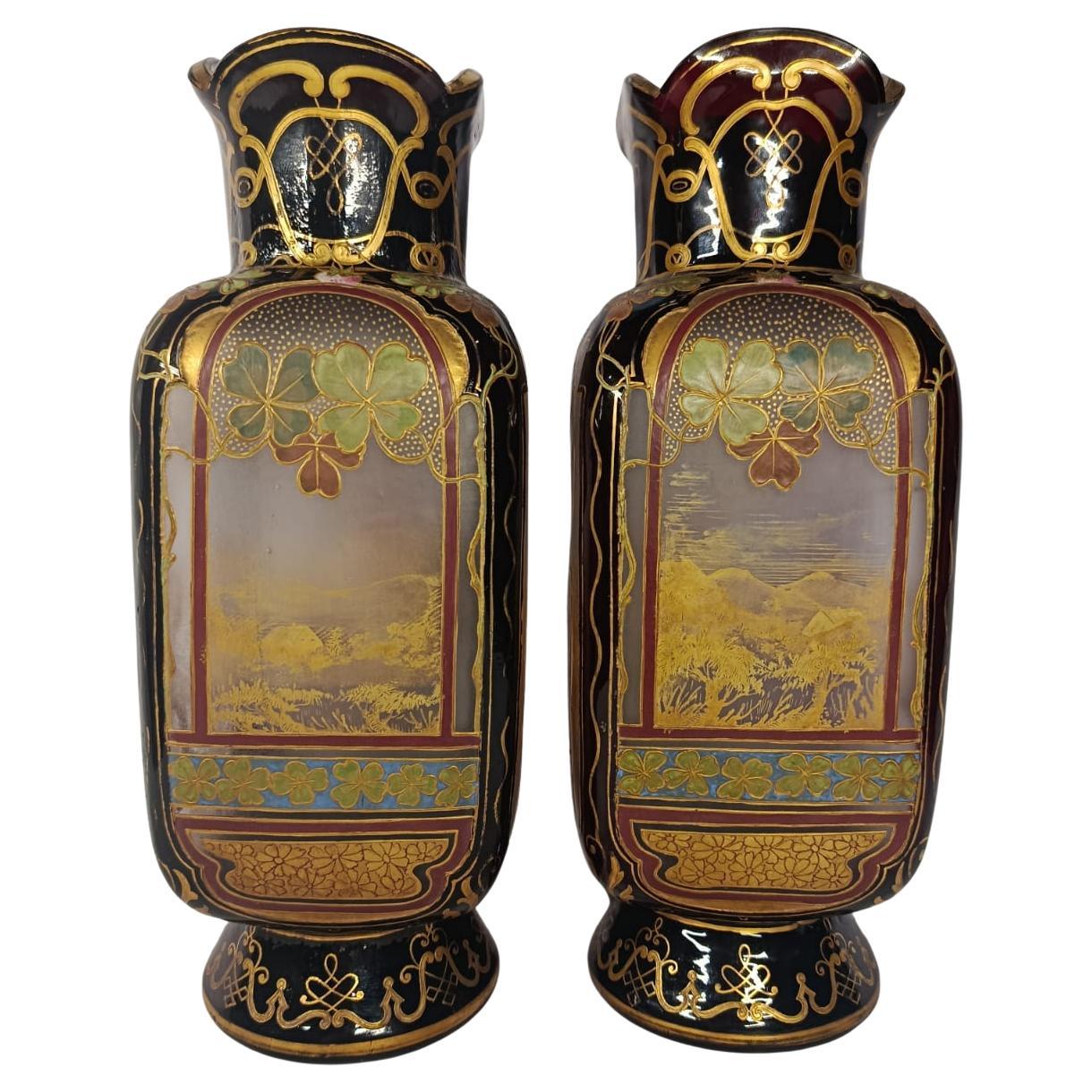 Paire de vases en verre émaillé Art Nouveau Circa 1900 en vente