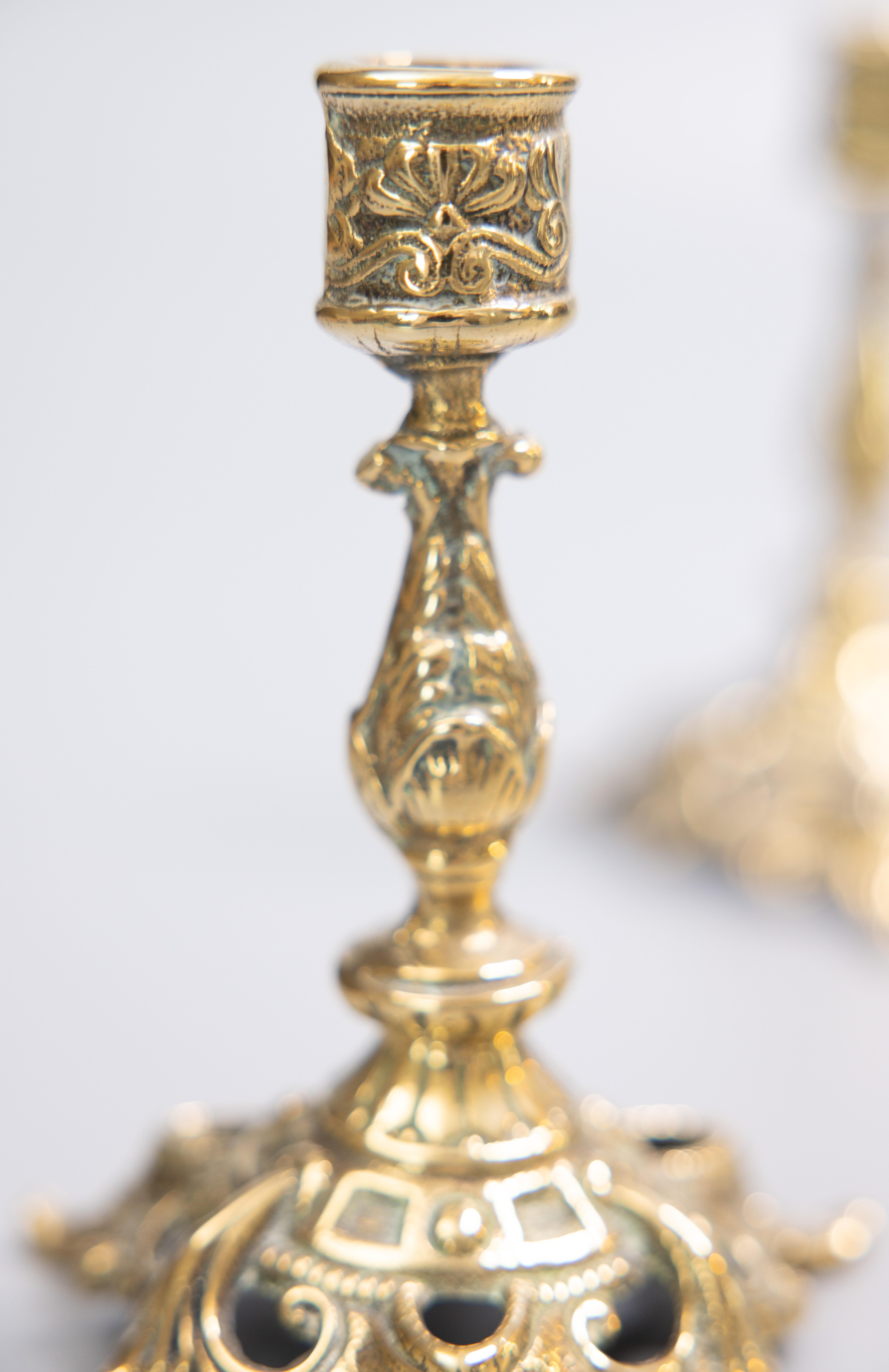 20th Century Pair of Art Nouveau English Brass Candlesticks, circa 1910 For Sale