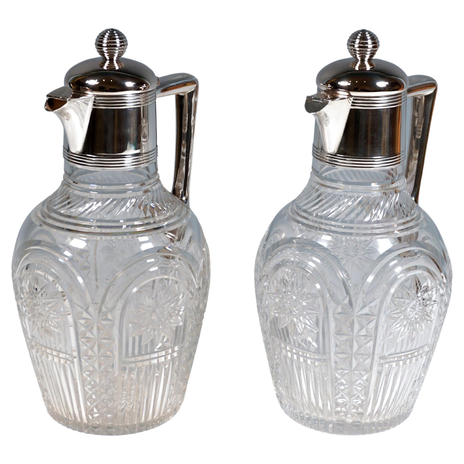 https://a.1stdibscdn.com/pair-of-art-nouveau-glass-carafes-with-silver-mounts-koch-bergfeld-germany-for-sale/f_10144/f_278354821647531091318/f_27835482_1647531092830_bg_processed.jpg?width=1500