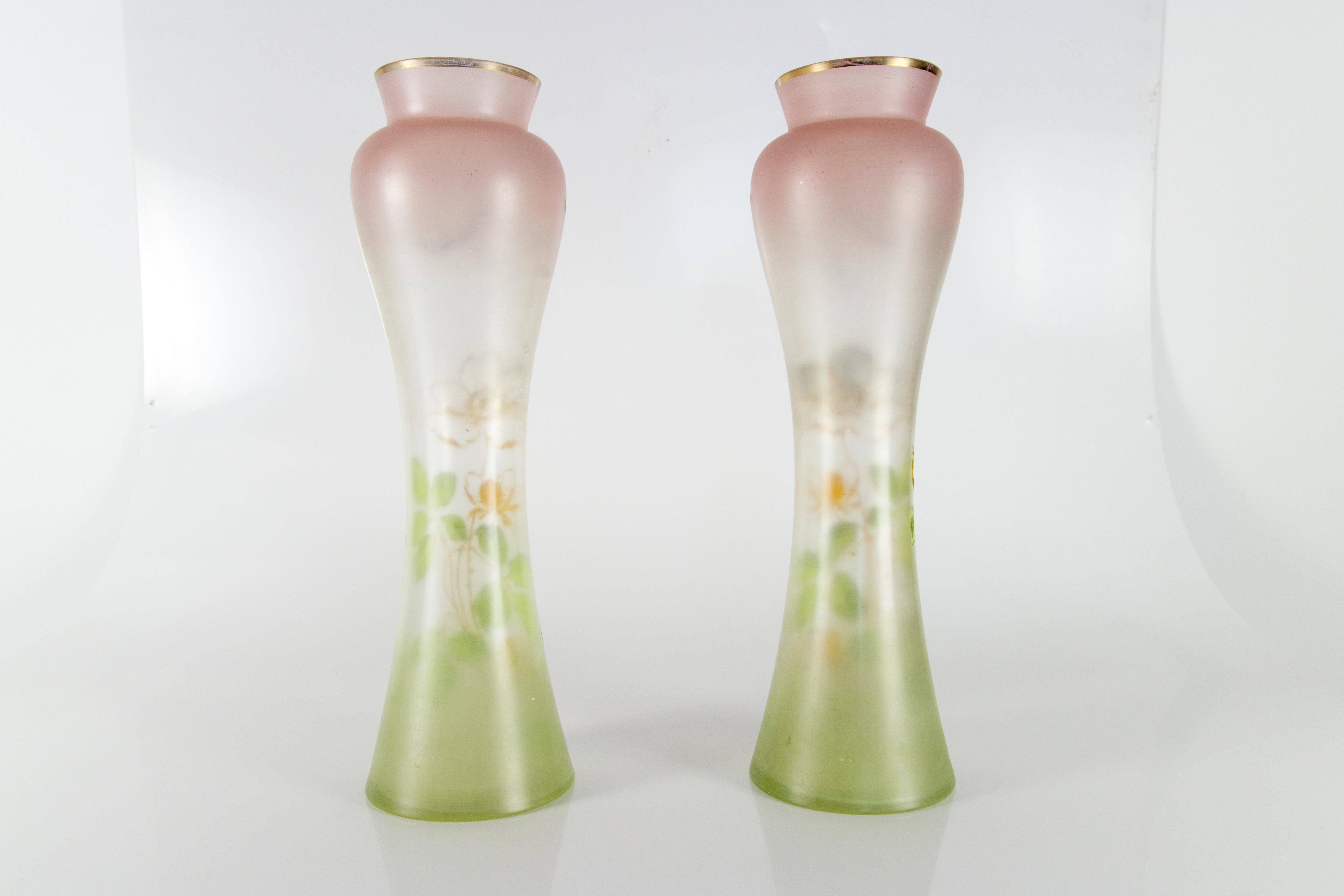 Pair of Art Nouveau Glass Vases, France, circa 1920 In Good Condition For Sale In Barntrup, DE