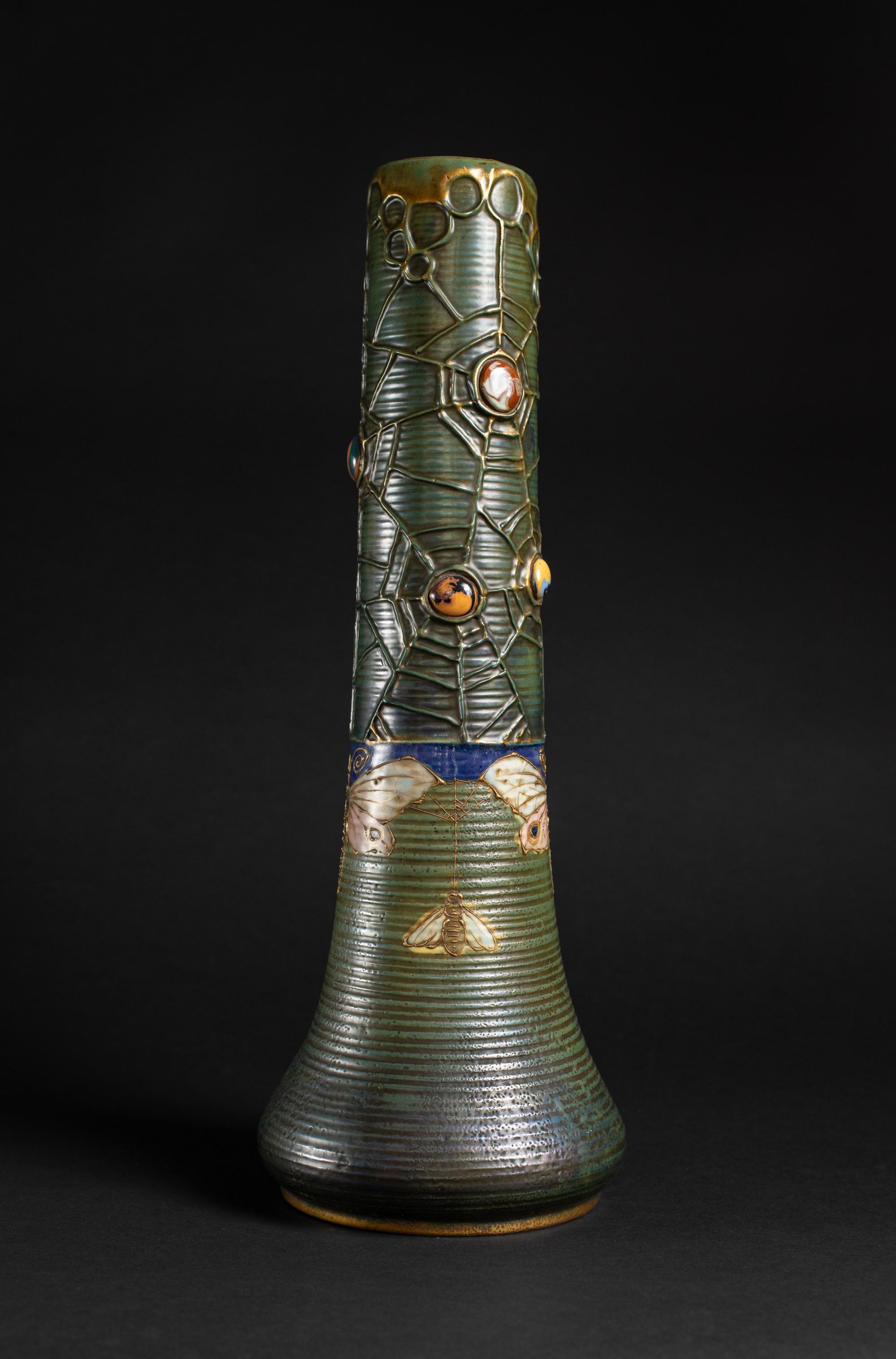 Coppia di vasi alti in stile Art Nouveau Gres Bijou con farfalla e ragnatela di RStK Amphora in vendita 7
