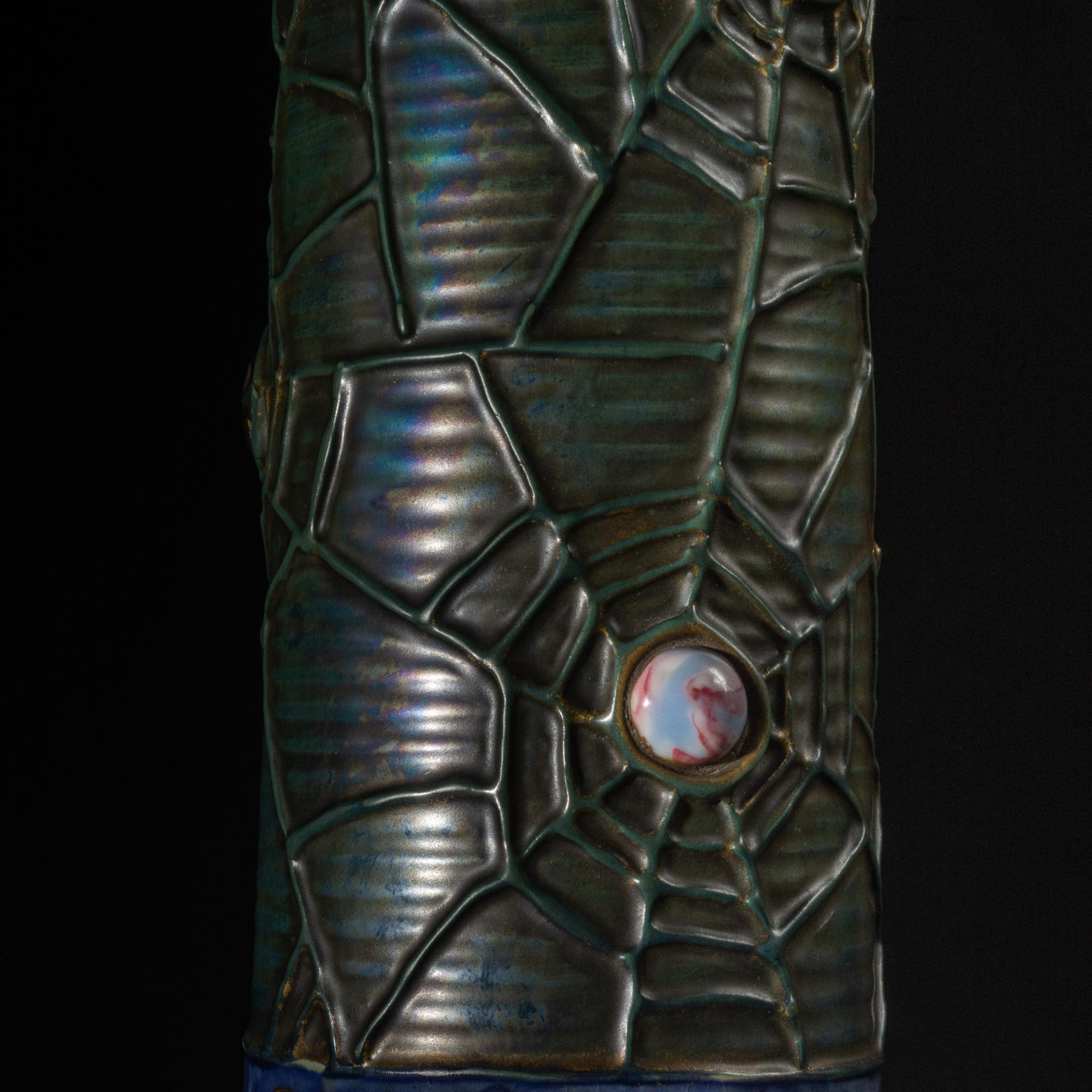 Cotto Coppia di vasi alti in stile Art Nouveau Gres Bijou con farfalla e ragnatela di RStK Amphora in vendita