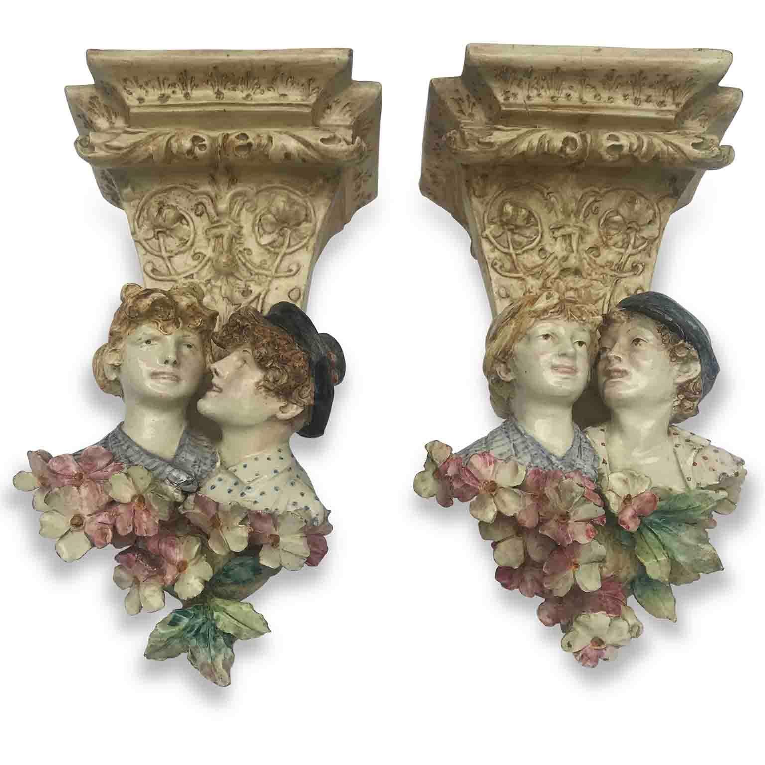 Art Nouveau Italian Pair of Wall Brackets with Children Busts and Flowers 1920 In Good Condition For Sale In Milan, IT
