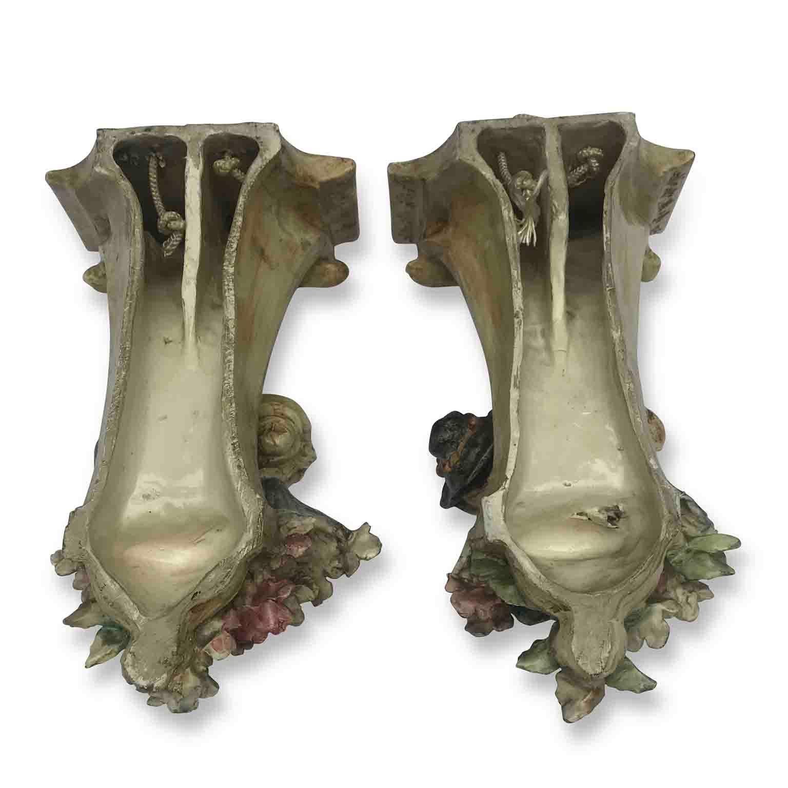 20th Century Art Nouveau Italian Pair of Wall Brackets with Children Busts and Flowers 1920 For Sale