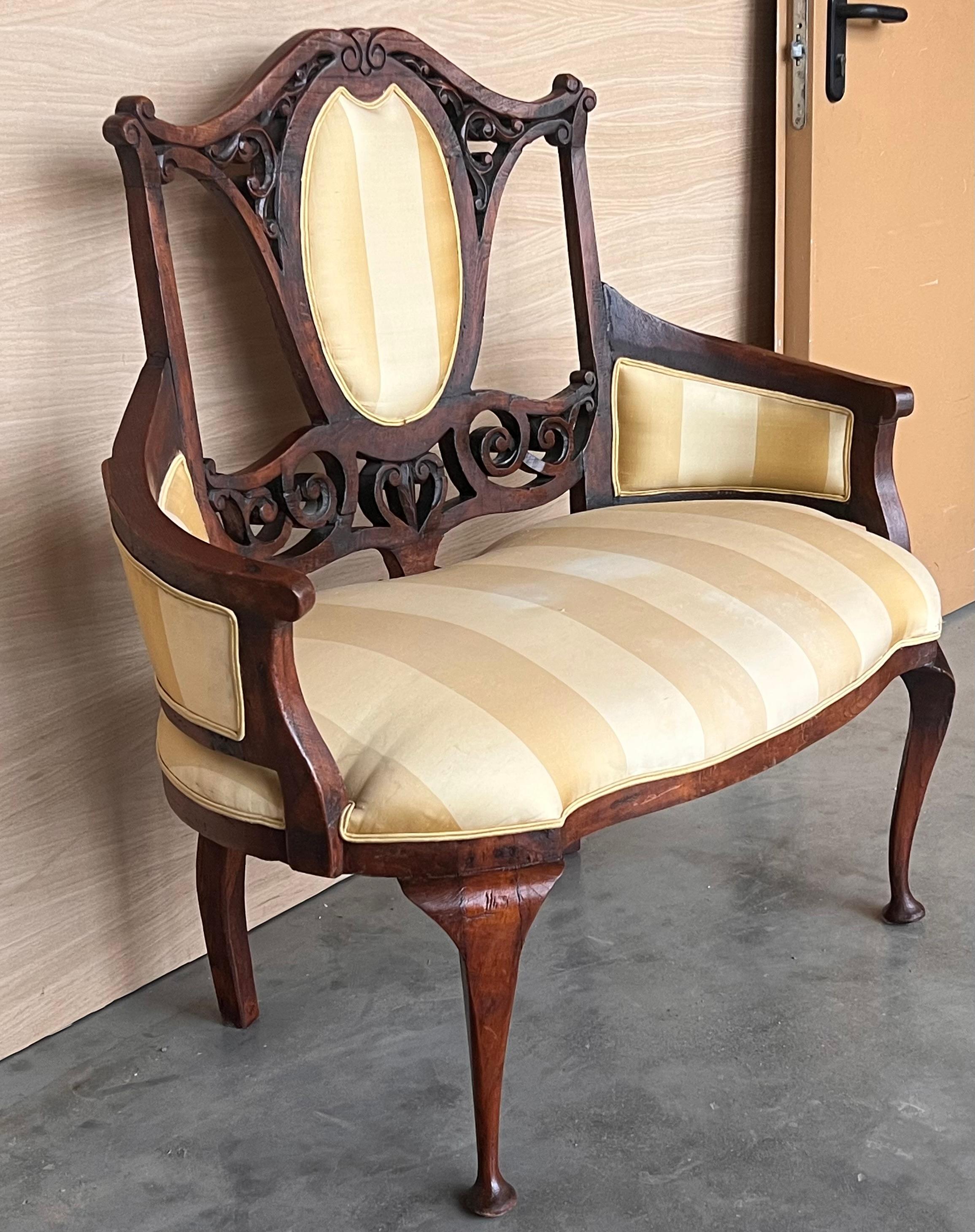 20ième siècle Paire de grands fauteuils Art Nouveau en noyer en vente