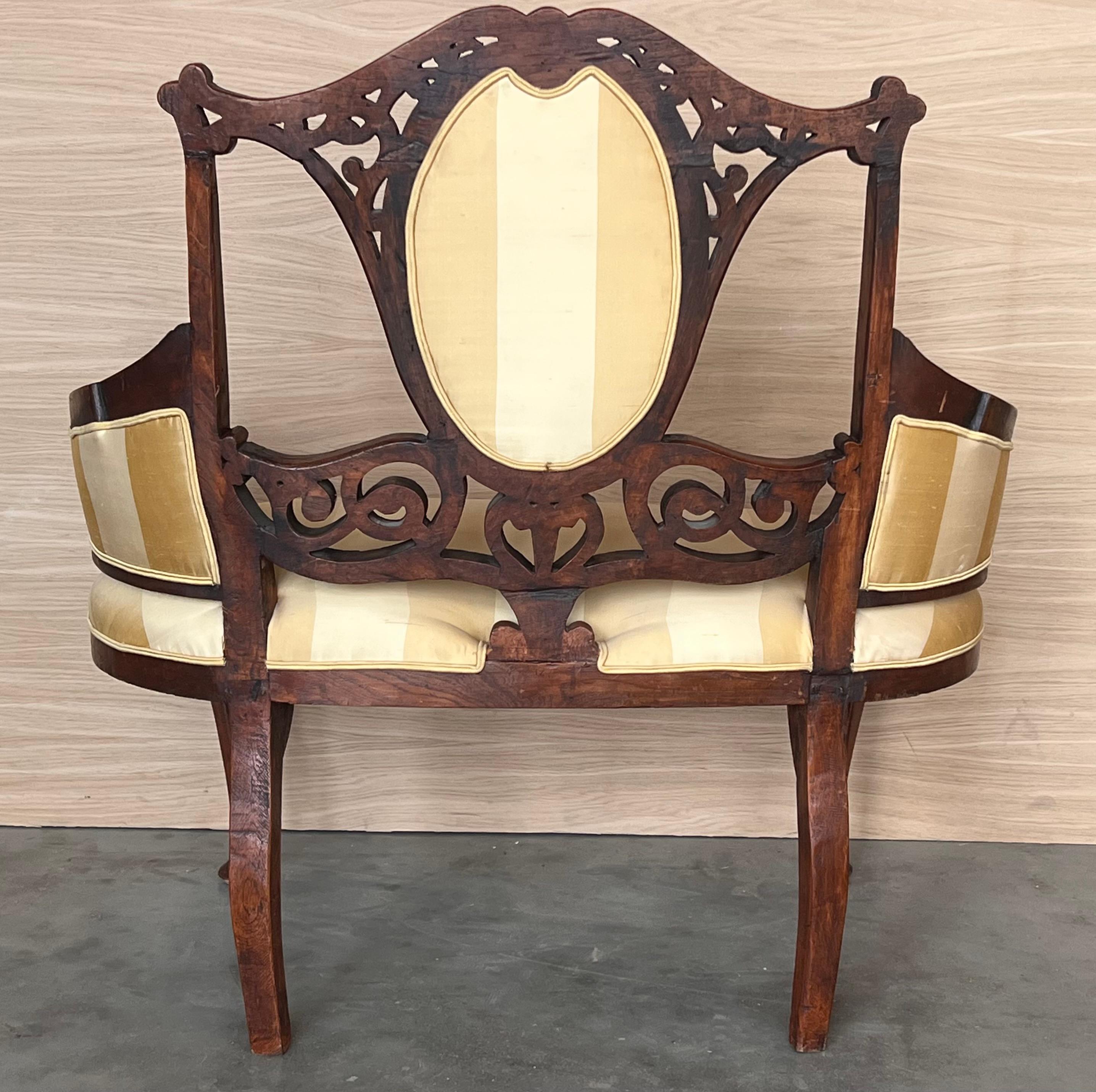 Paire de grands fauteuils Art Nouveau en noyer en vente 2