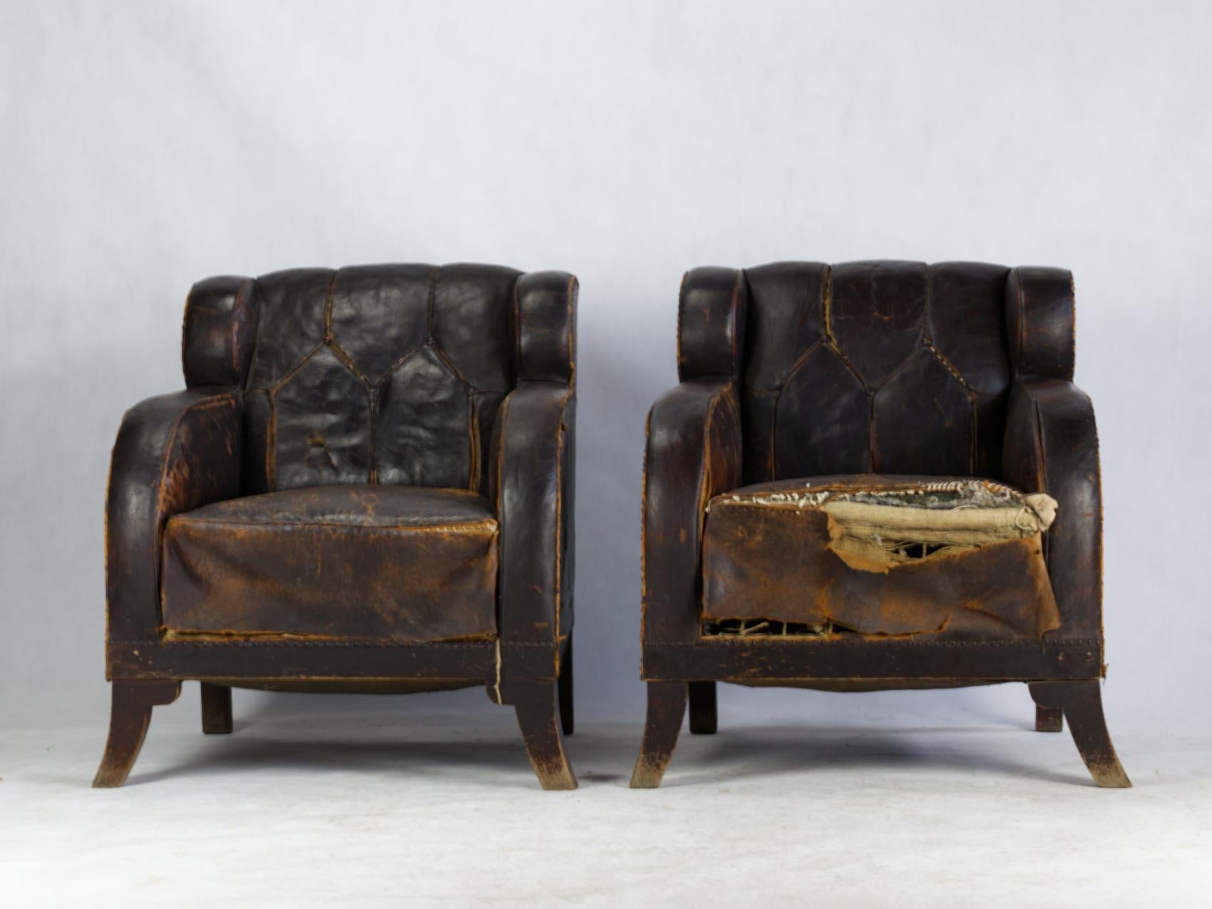 Sécession viennoise Paire de fauteuils club en cuir Art Nouveau, vers 1920 en vente