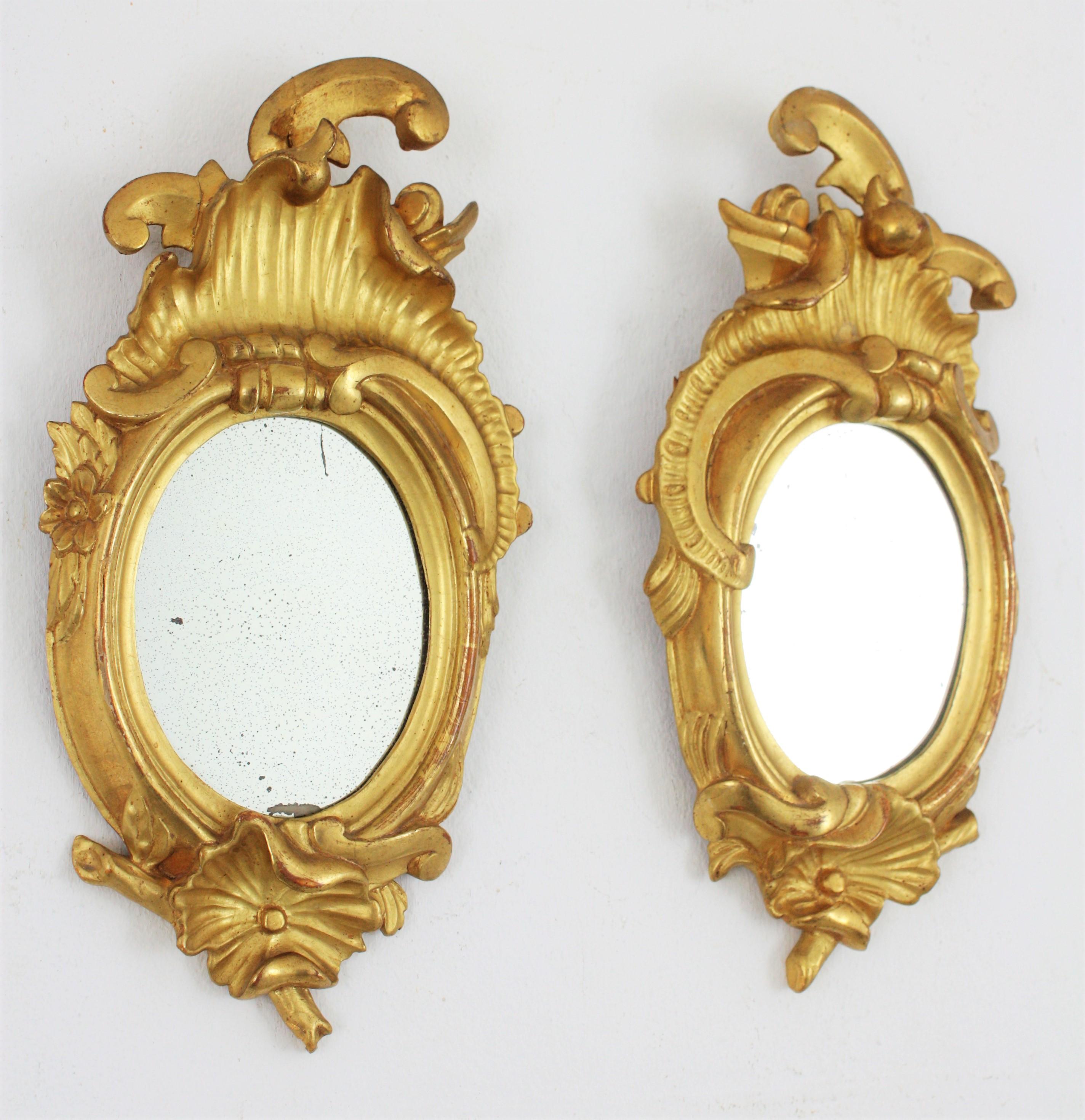 Paire de miroirs miniatures Art Nouveau en bois doré à la feuille d'or en vente 2
