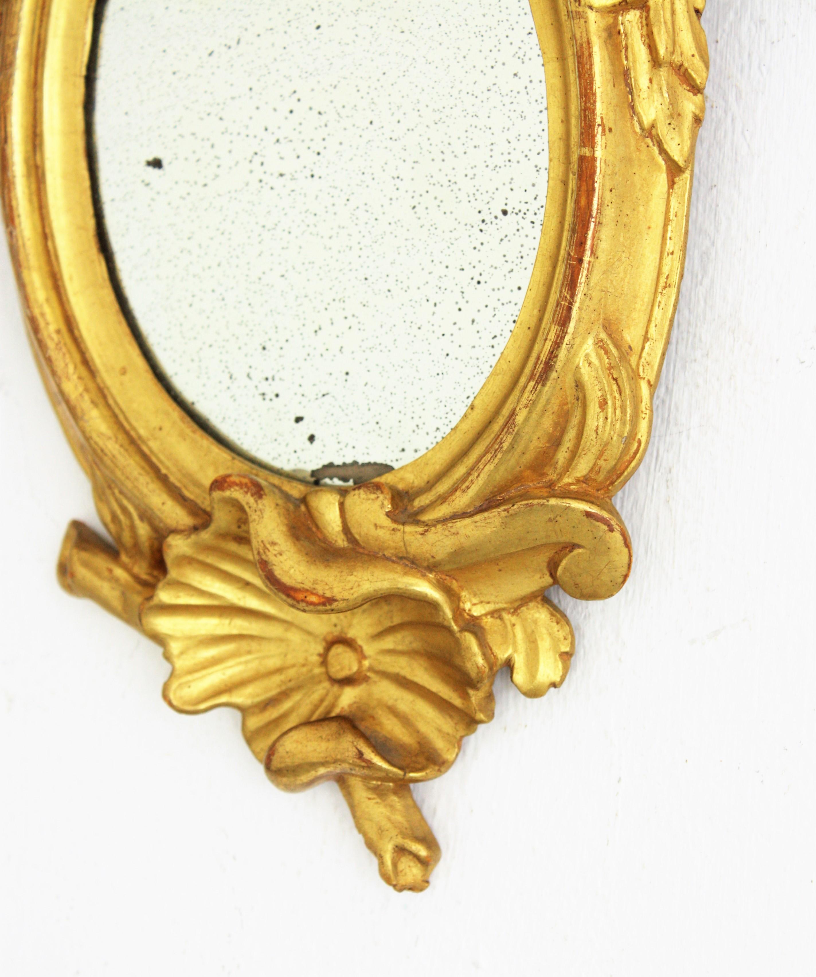 Paire de miroirs miniatures Art Nouveau en bois doré à la feuille d'or en vente 4