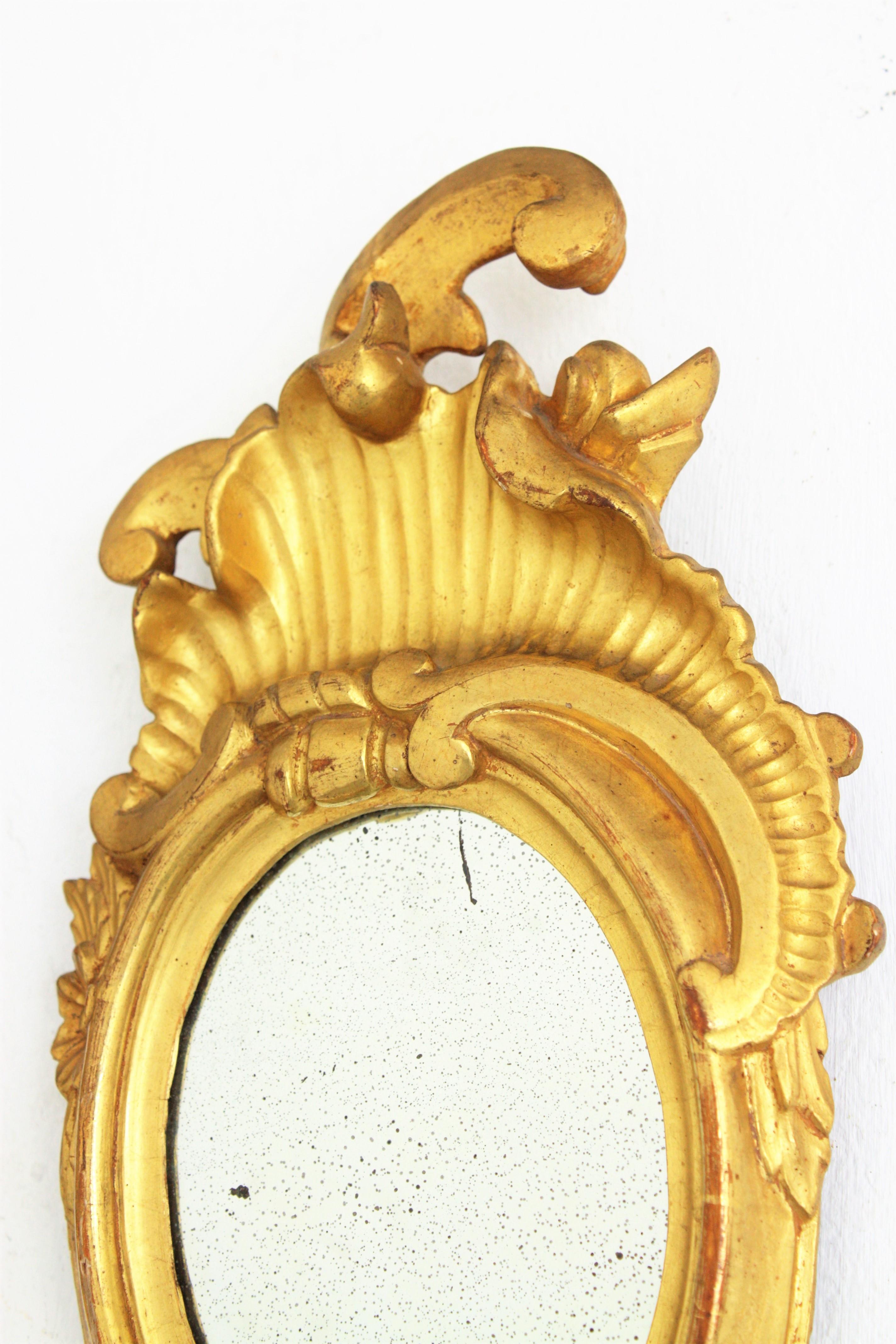 Paire de miroirs miniatures Art Nouveau en bois doré à la feuille d'or en vente 5