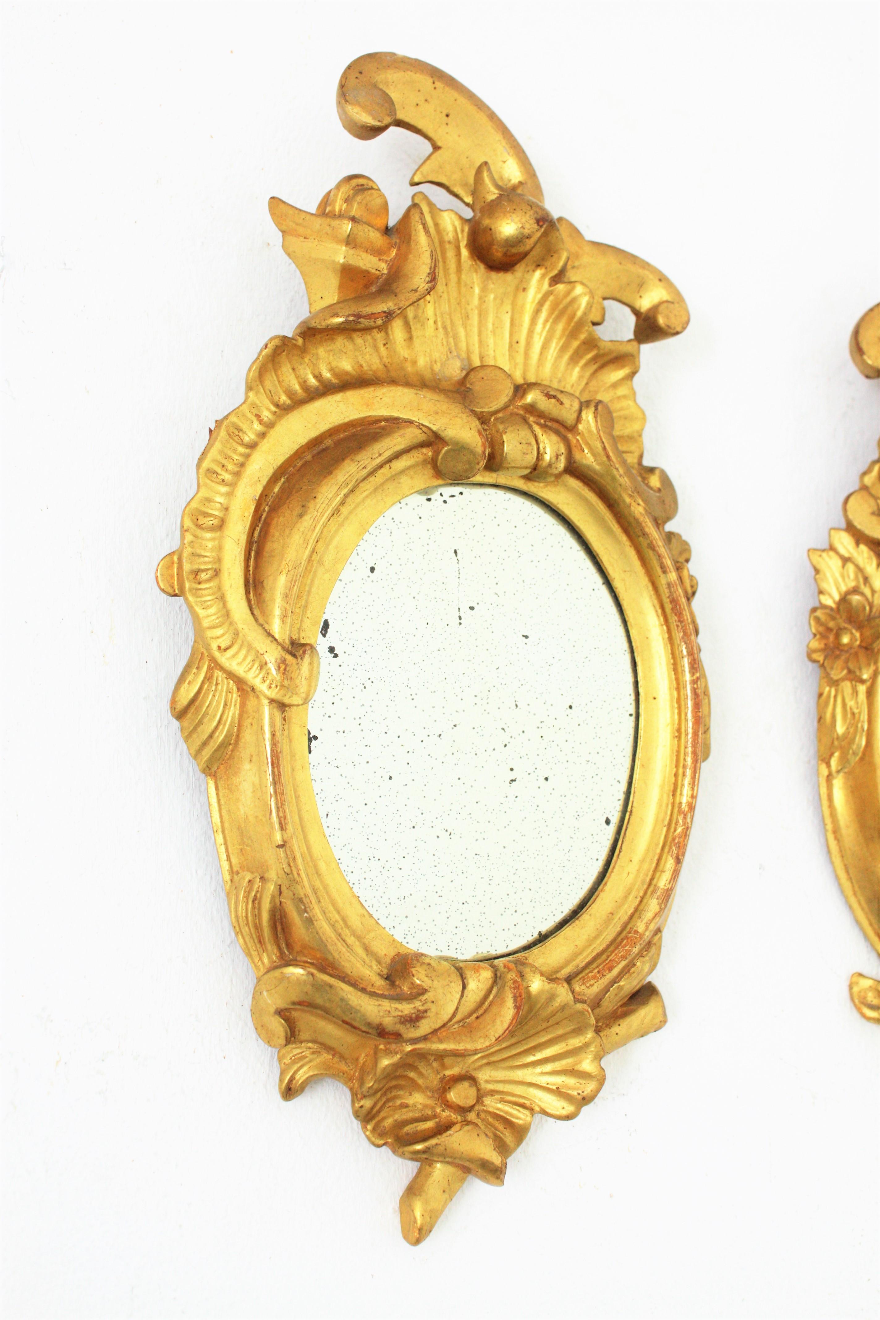Paire de miroirs miniatures Art Nouveau en bois doré à la feuille d'or Bon état - En vente à Barcelona, ES