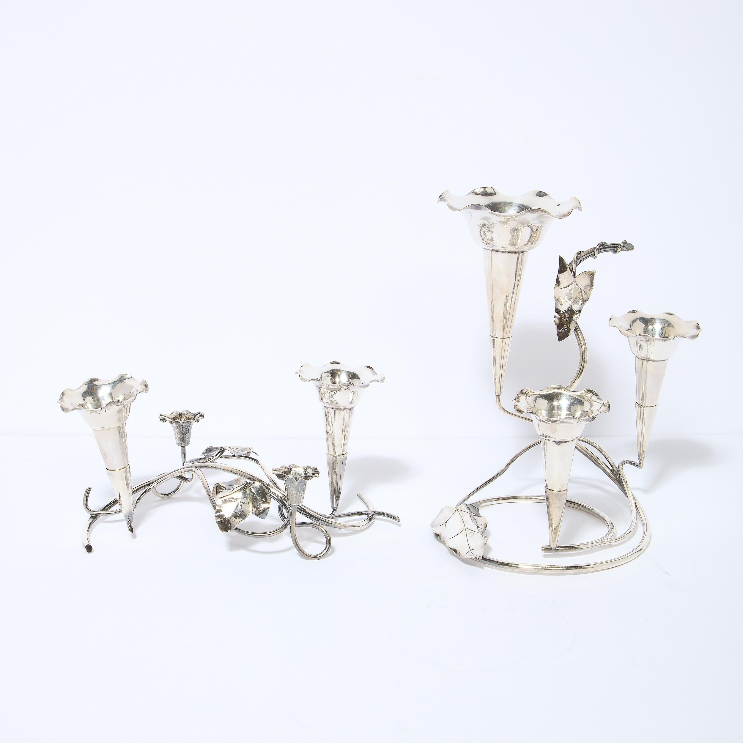 Pareja de candelabros Art Nouveau Morning Glory bañados en plata principios del siglo XX en venta