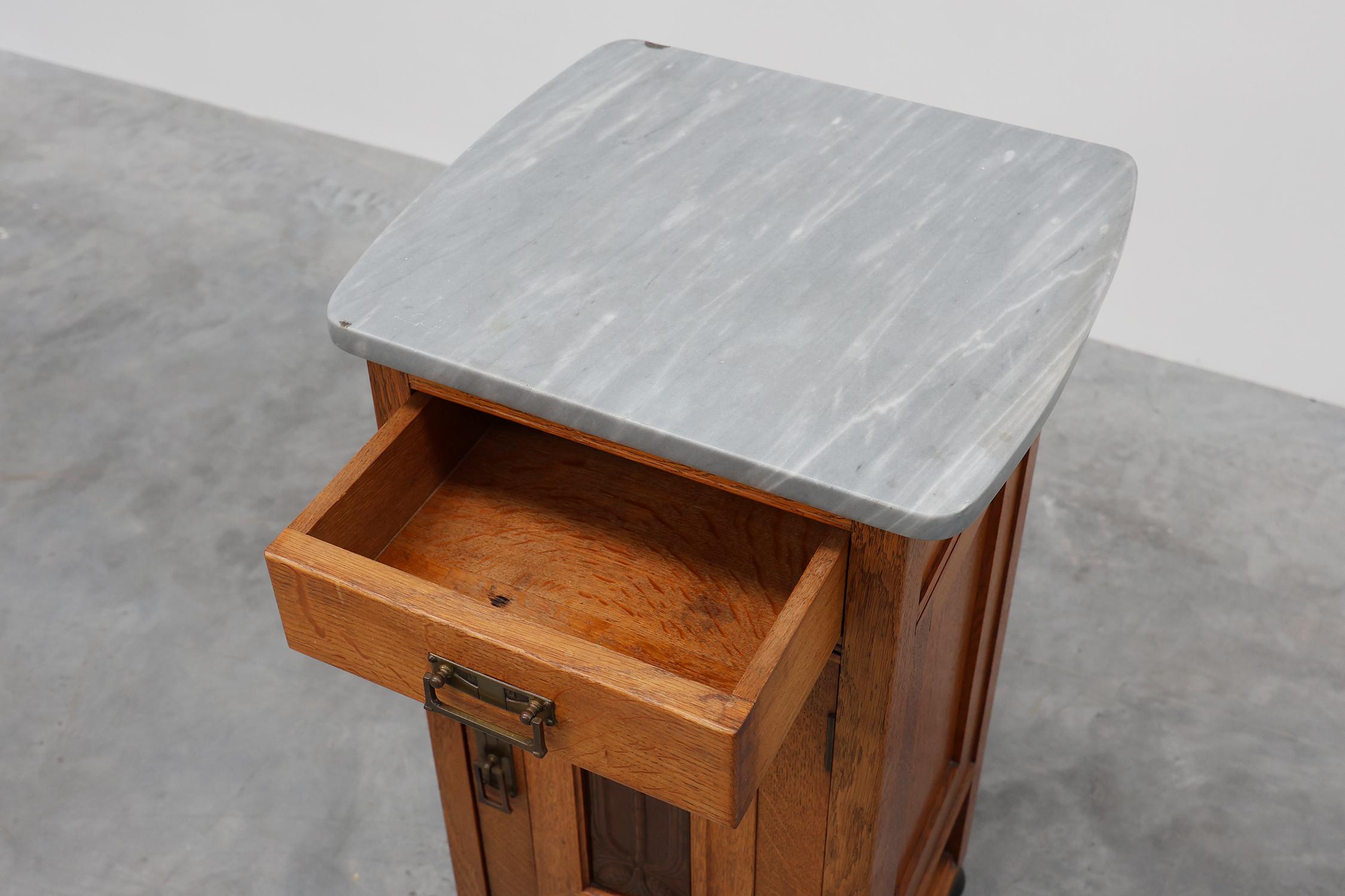Pair of Art Nouveau nightstands attr. to De Coene with artwork by Geo Verbanck For Sale 3