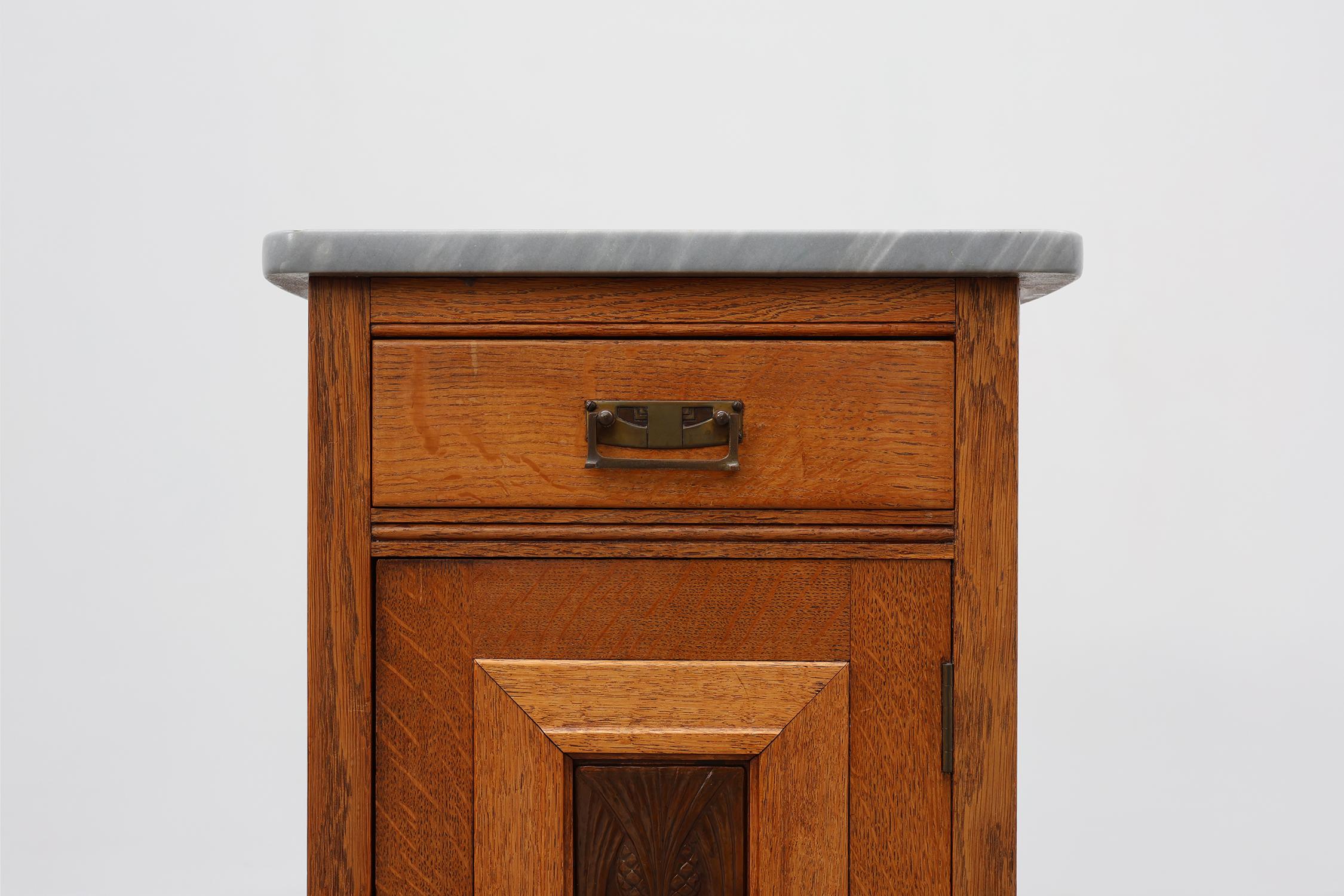 Belgian Pair of Art Nouveau nightstands attr. to De Coene with artwork by Geo Verbanck For Sale