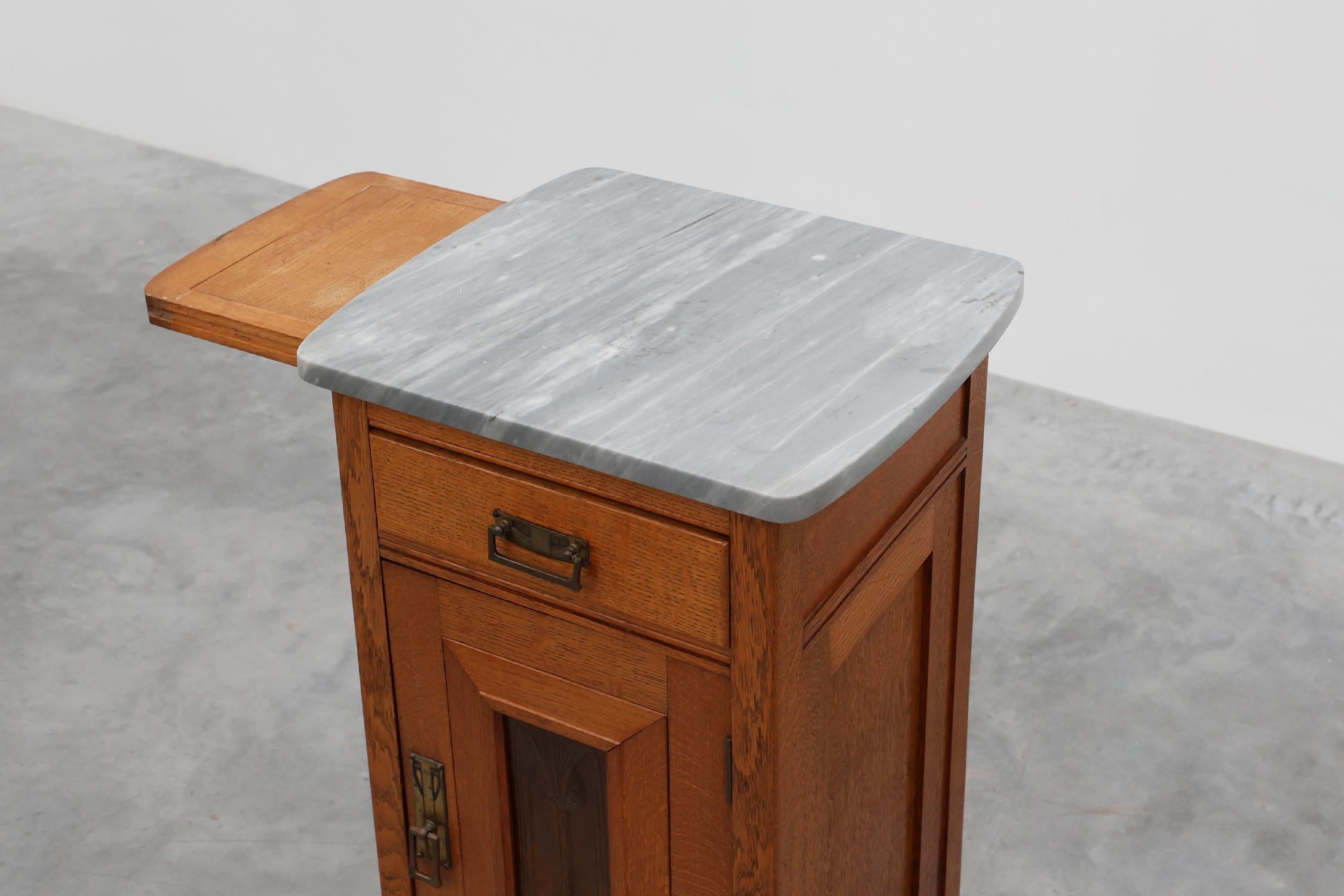 Pair of Art Nouveau nightstands attr. to De Coene with artwork by Geo Verbanck For Sale 1