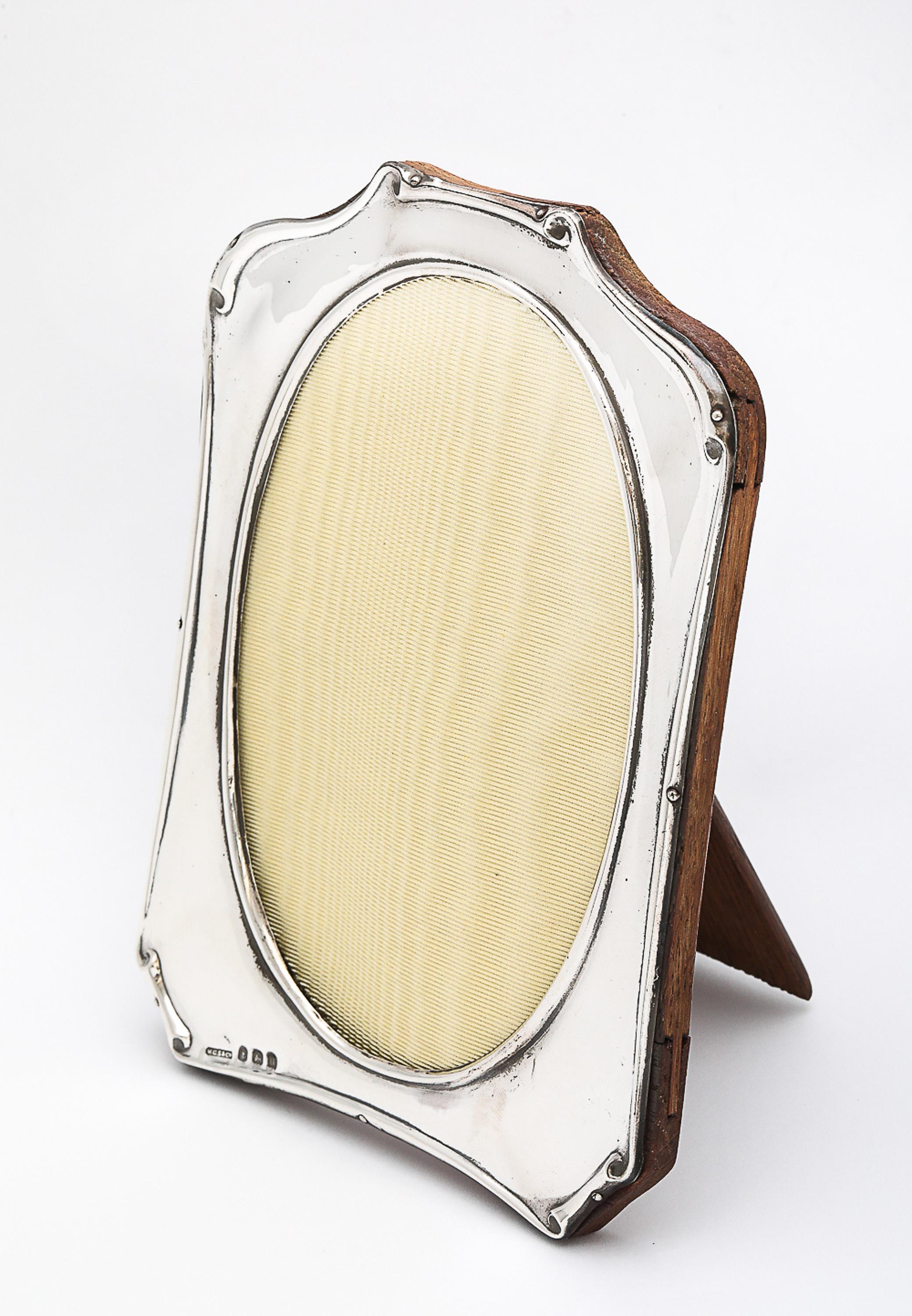 Coppia di cornici in argento massiccio con fondo in legno del periodo Art Nouveau in vendita 6