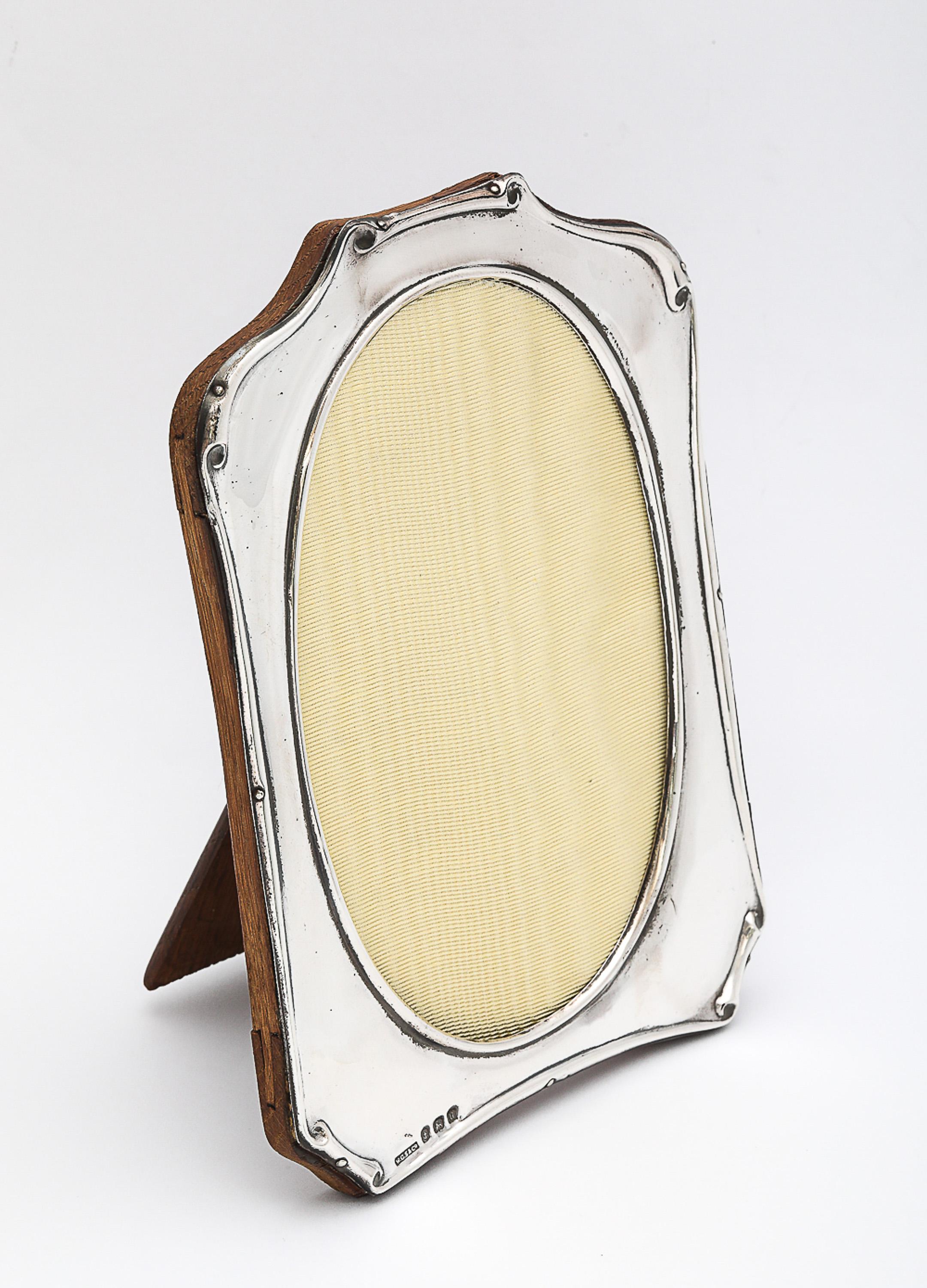 Coppia di cornici in argento massiccio con fondo in legno del periodo Art Nouveau in vendita 7