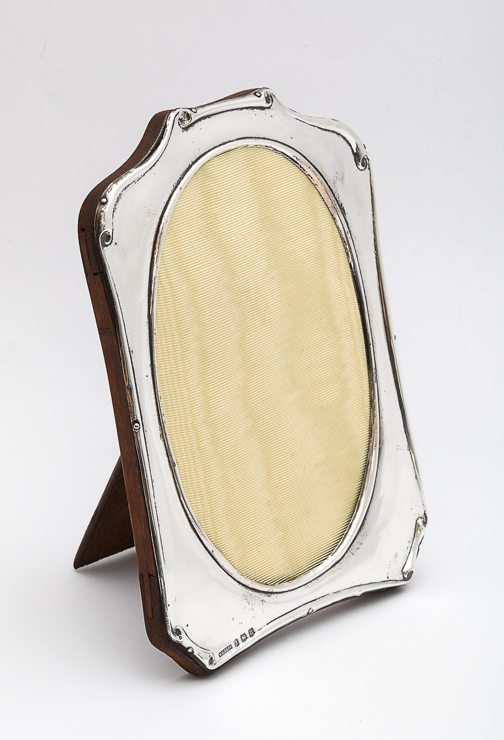 Coppia di cornici in argento massiccio con fondo in legno del periodo Art Nouveau in vendita 10