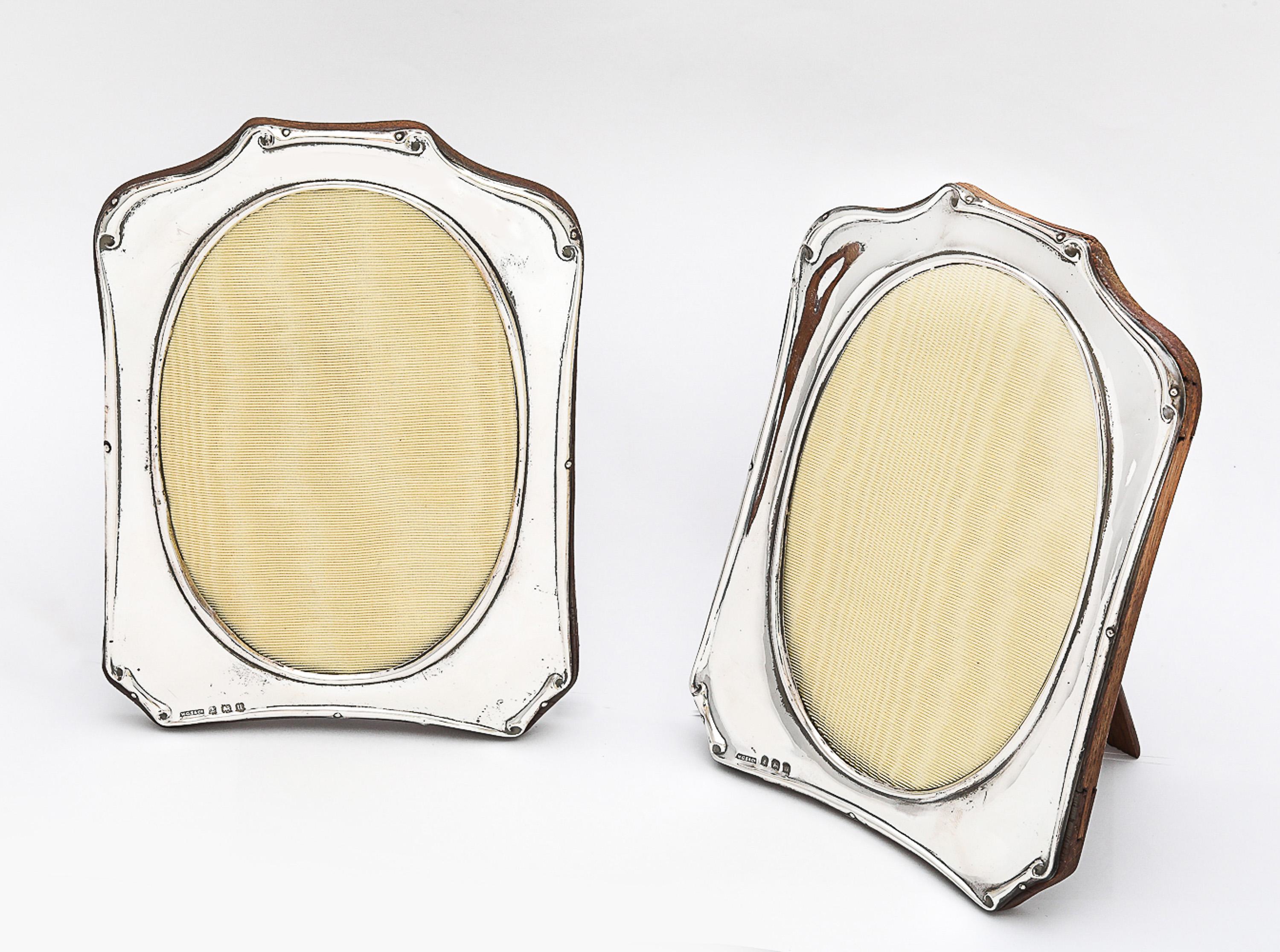 Inglese Coppia di cornici in argento massiccio con fondo in legno del periodo Art Nouveau in vendita