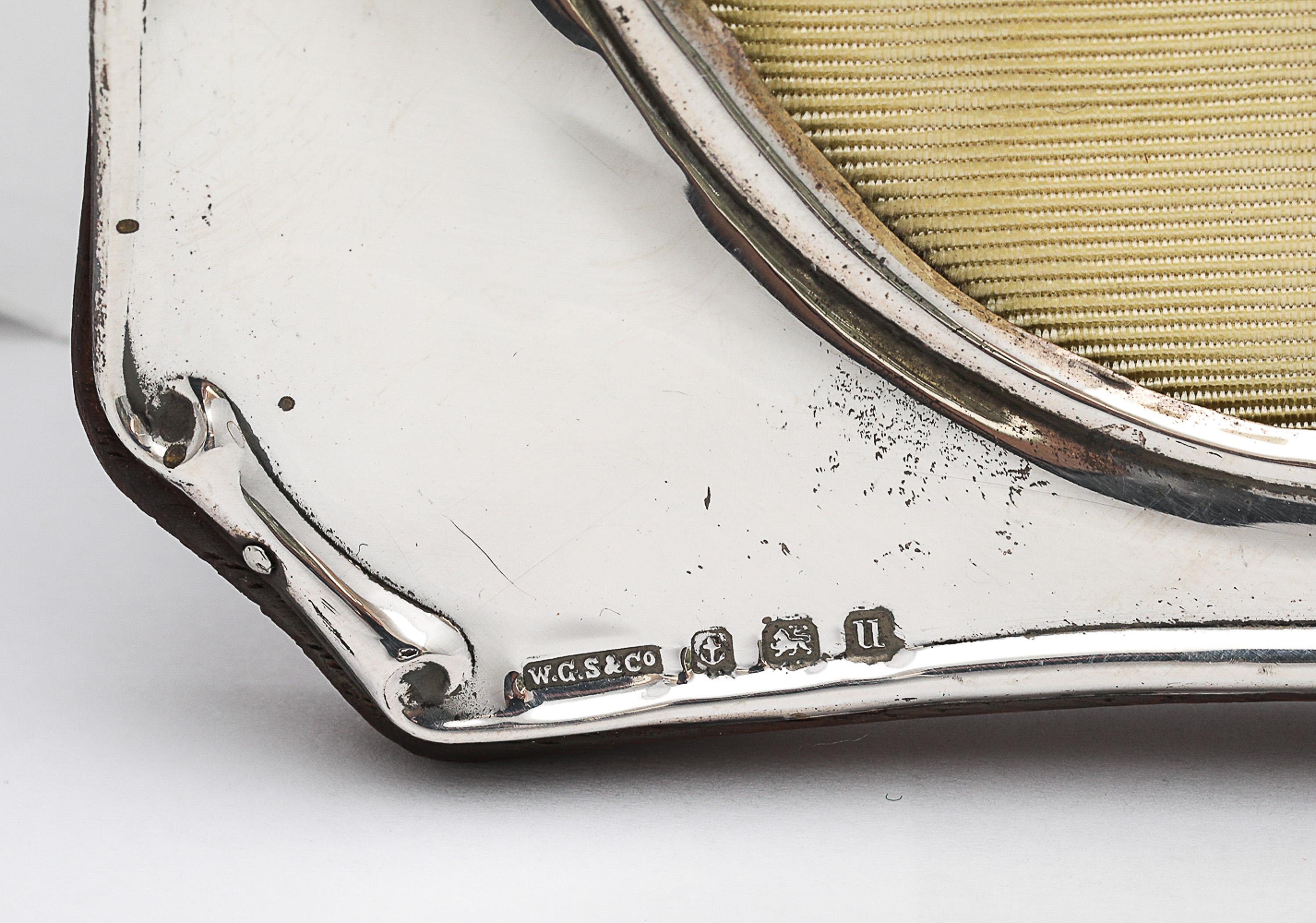 Inizio XX secolo Coppia di cornici in argento massiccio con fondo in legno del periodo Art Nouveau in vendita