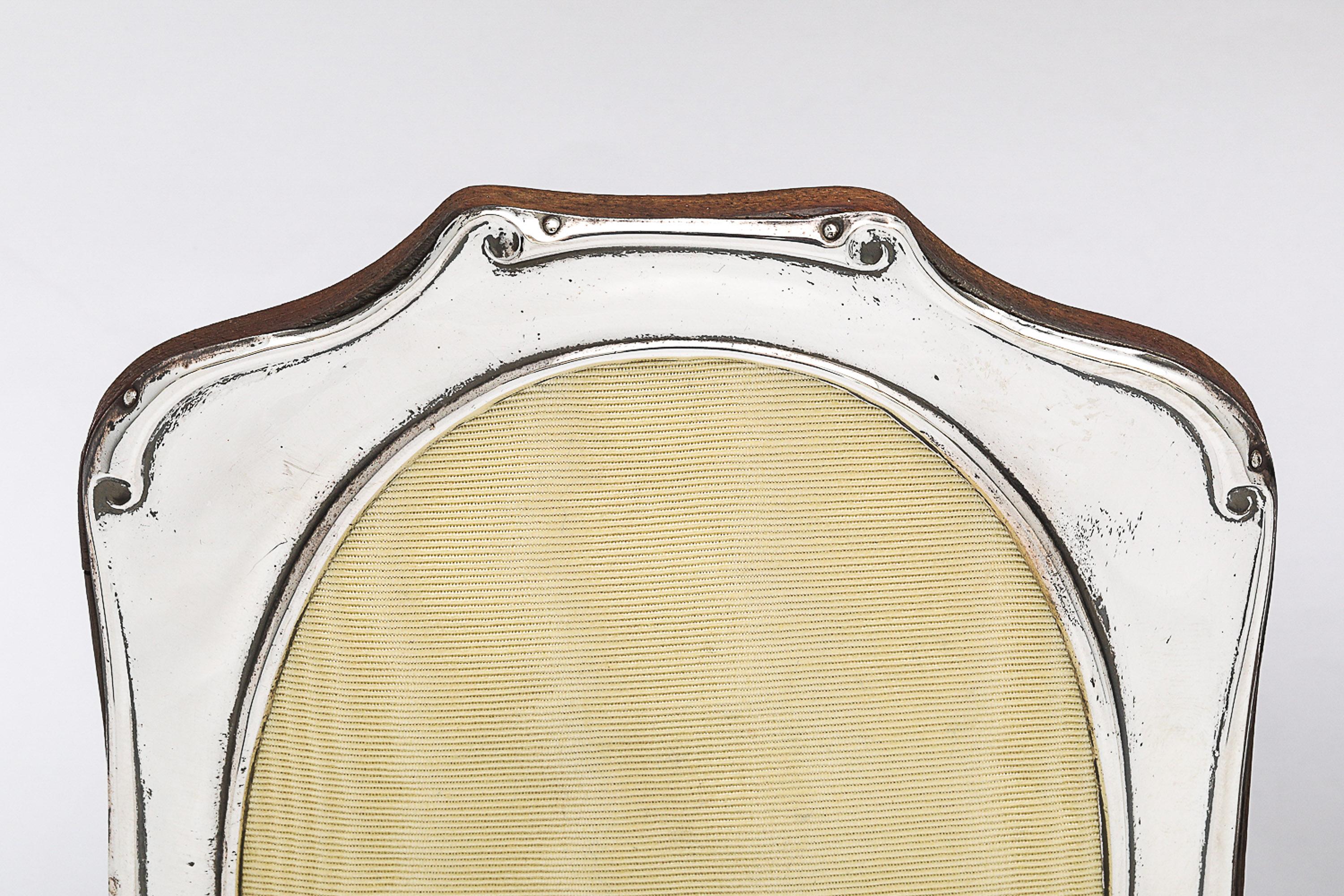 Coppia di cornici in argento massiccio con fondo in legno del periodo Art Nouveau in vendita 2