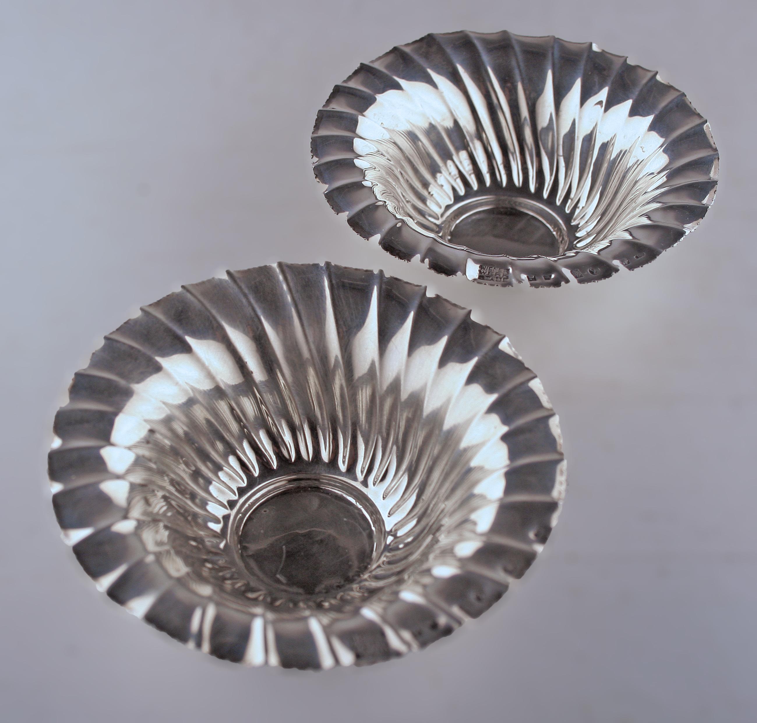 Embossed Pair of Art Nouveau Polished Silver Bowls by J. Hoffmann for Wiener Werkstätte For Sale