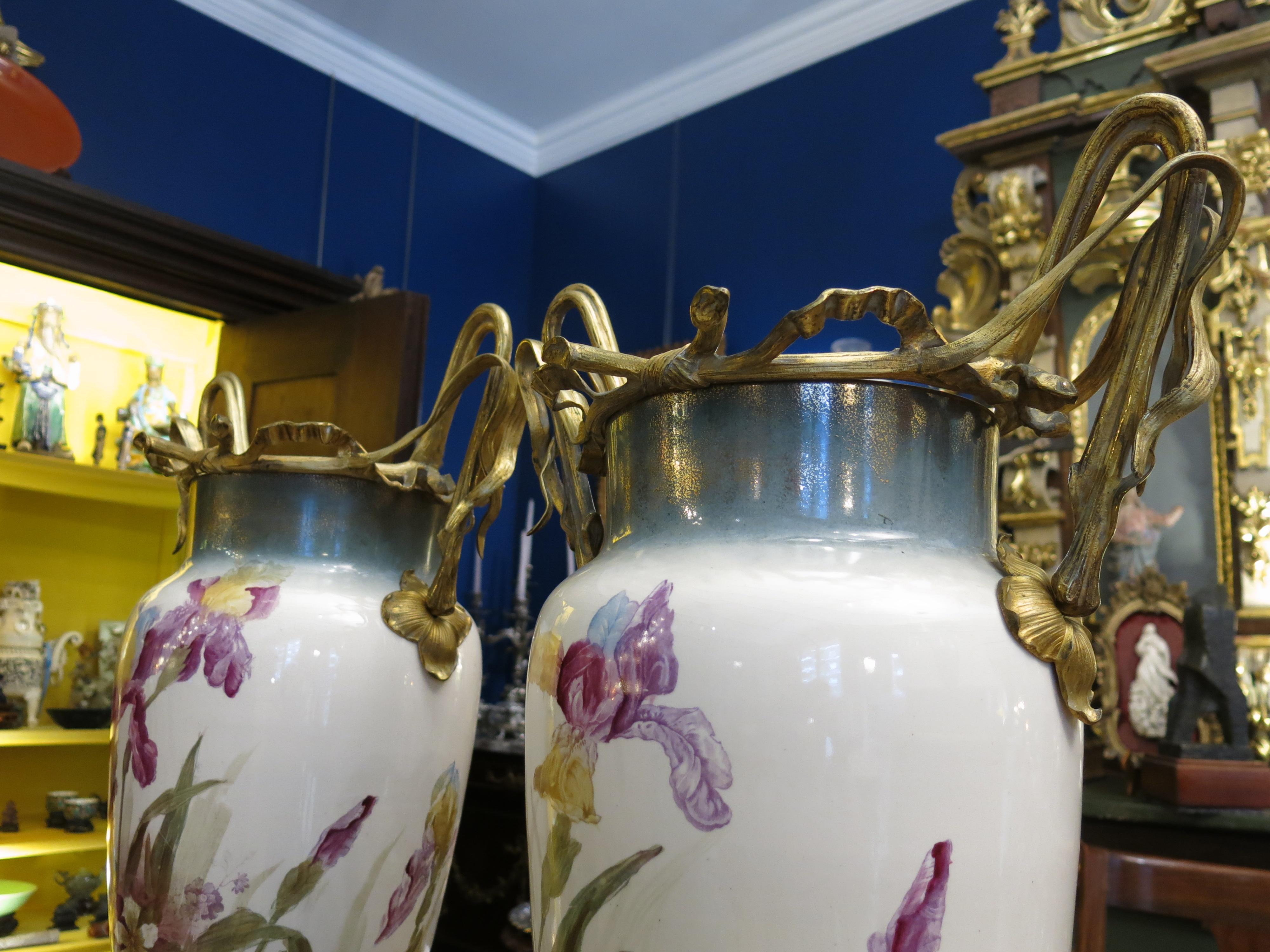 Paire d'amphores en porcelaine Art Nouveau en vente 8