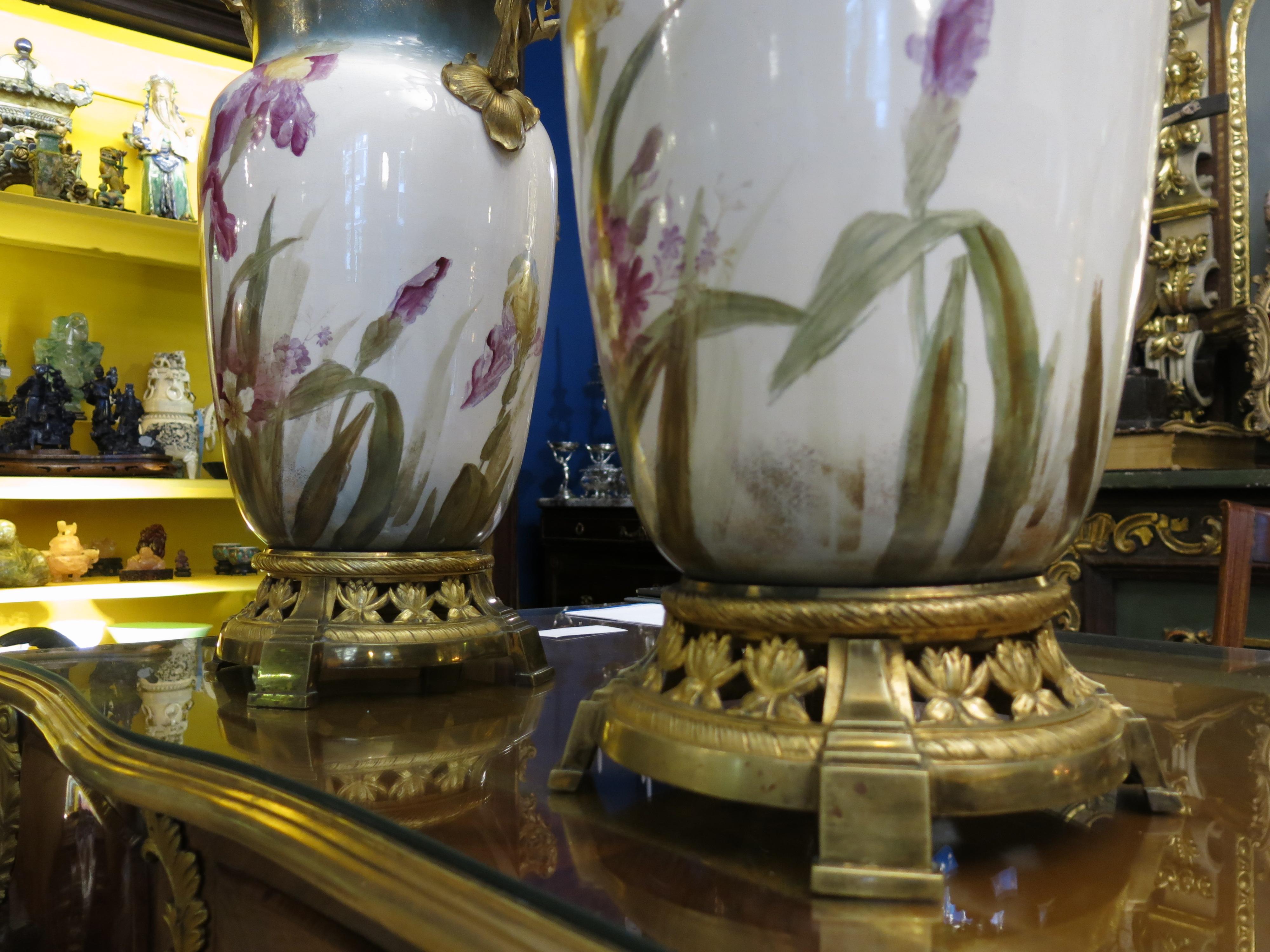 Paire d'amphores en porcelaine Art Nouveau en vente 9
