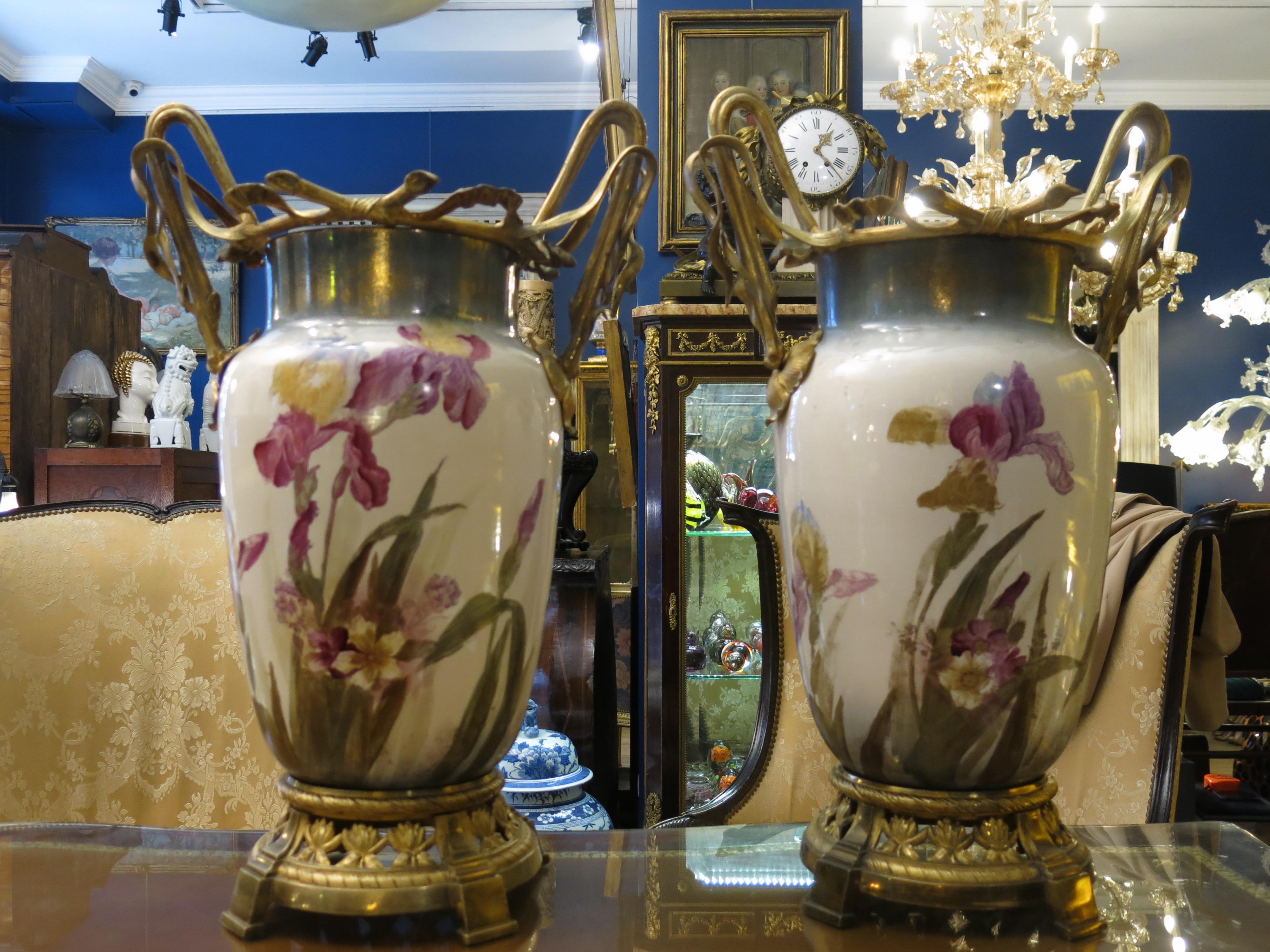 Paire d'amphores en porcelaine Art Nouveau en vente 1
