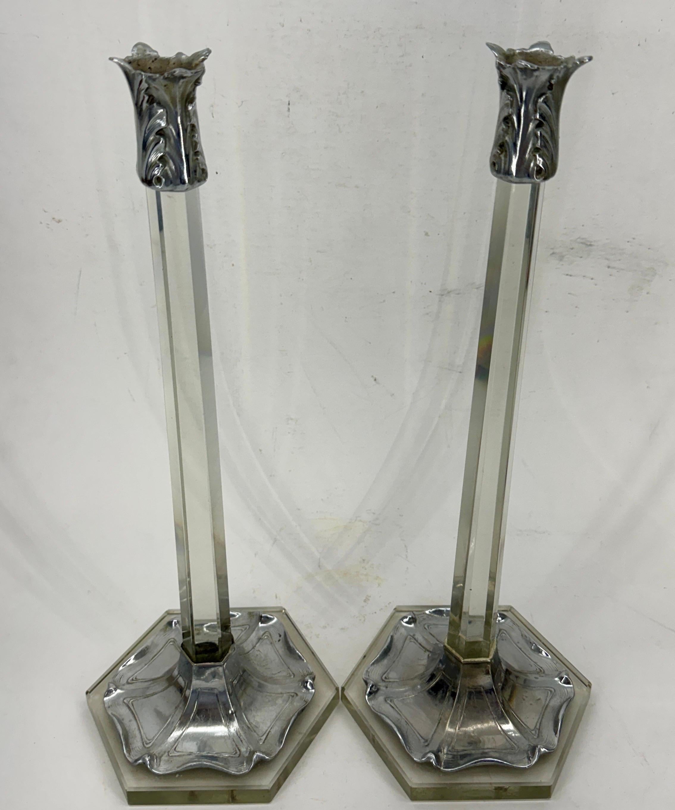 Coppia di candelieri in vetro ricostruiti in stile Art Nouveau Tiffany in vendita 1