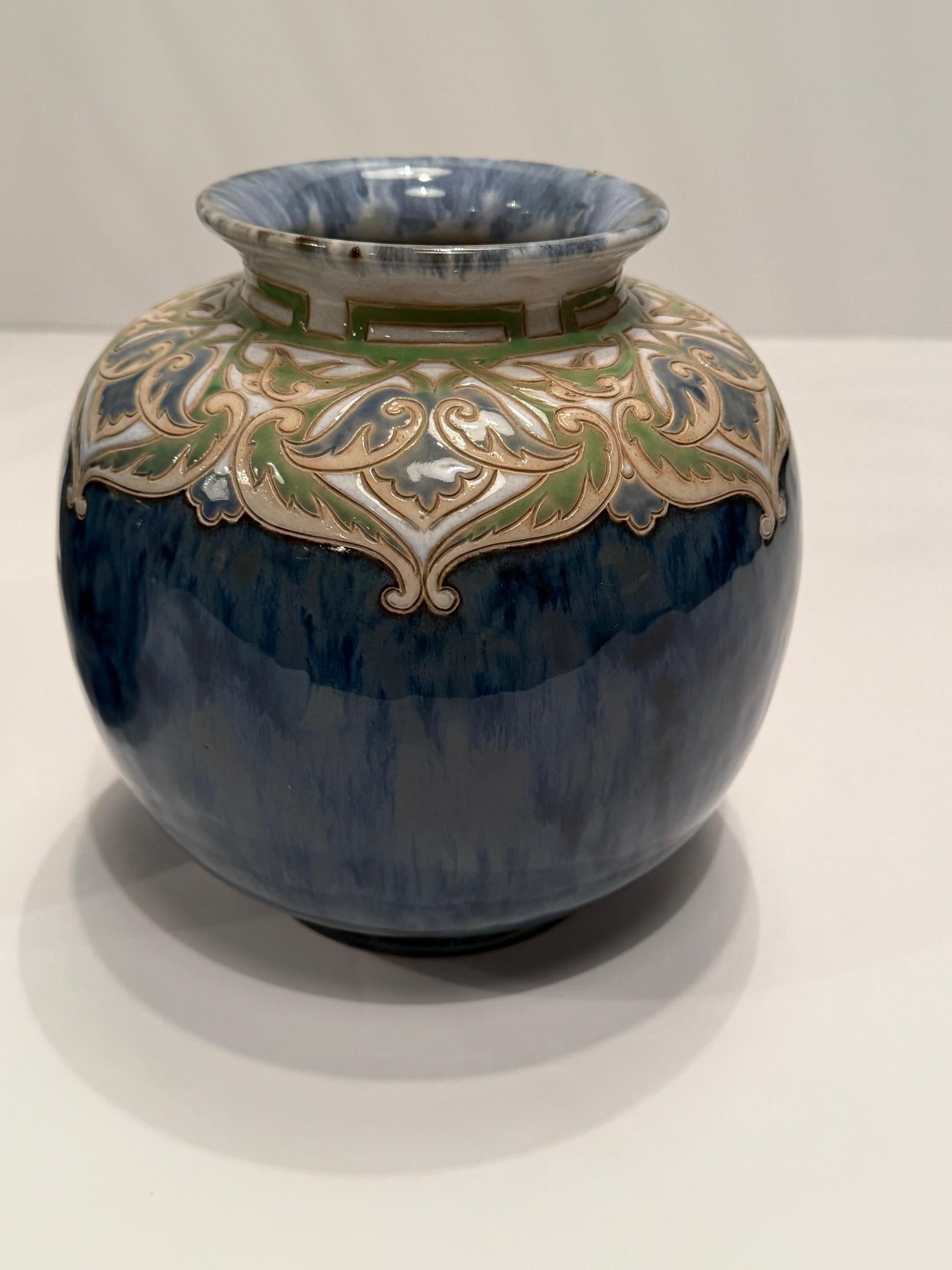 Paar Jugendstil-Vasen von Royal Daulton Lamberth Pottery (Englisch) im Angebot