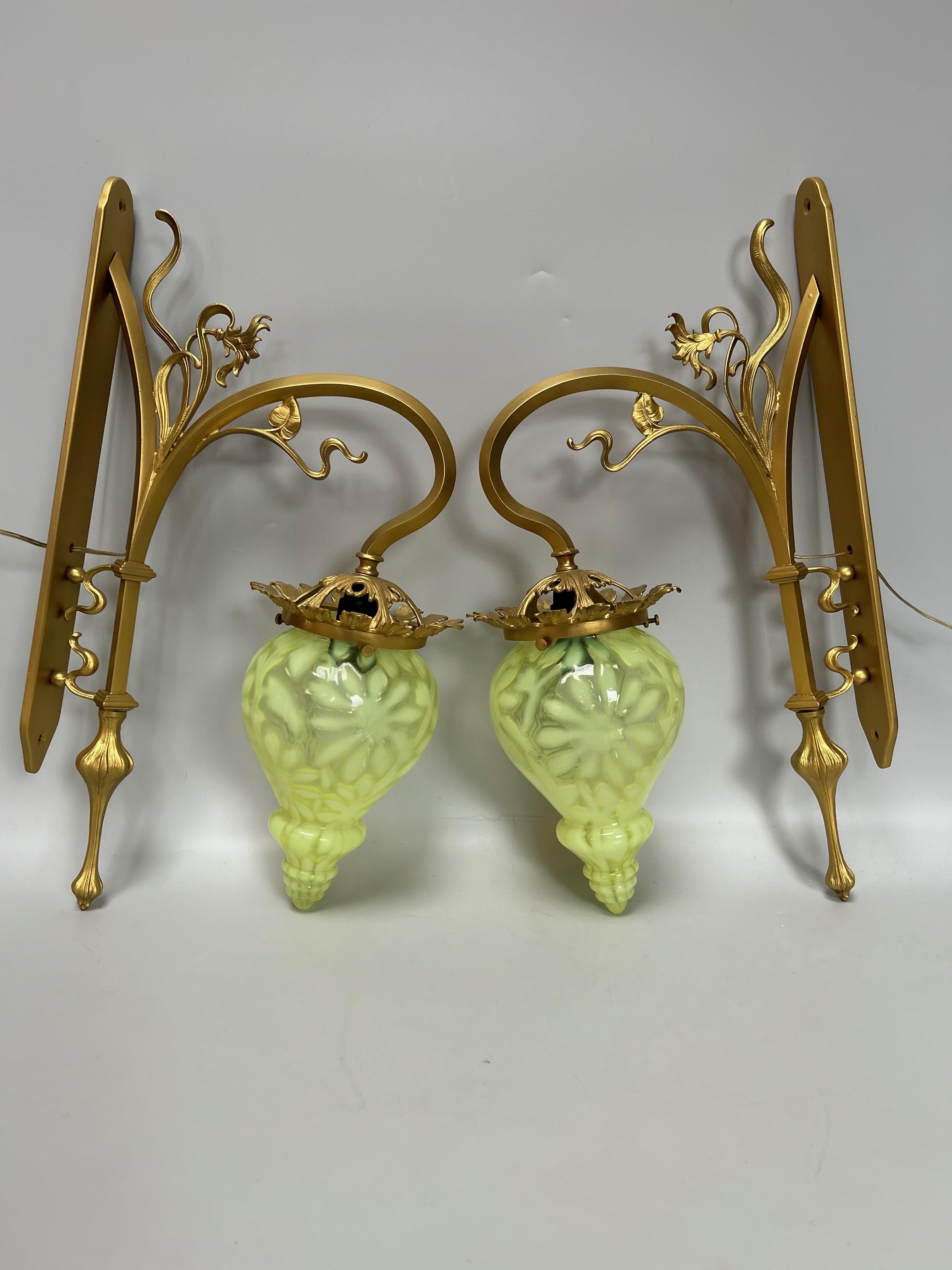 French Pair of Art Nouveau sconces in the taste of Majorelle For Sale
