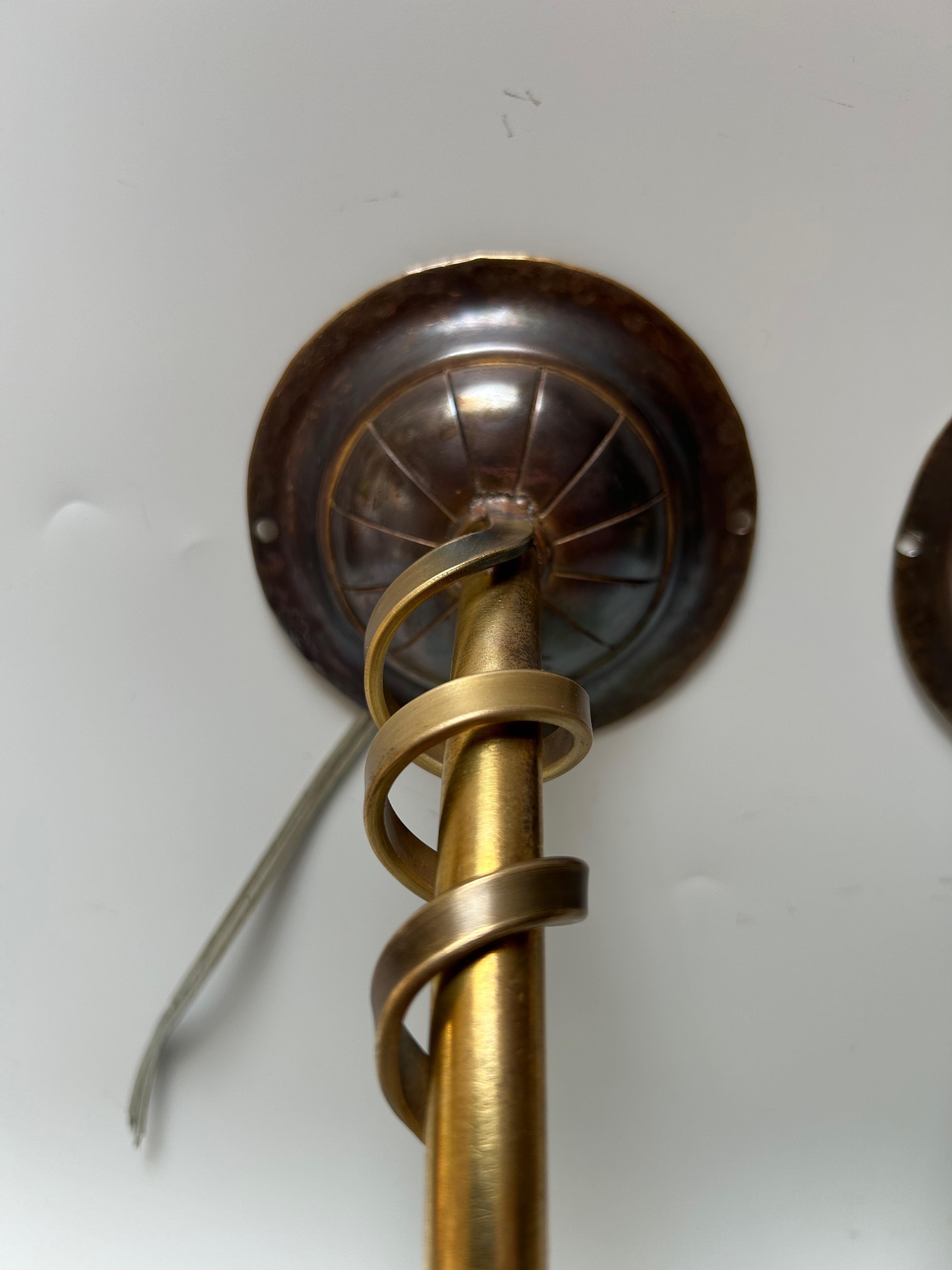 Art nouveau Paire d'appliques Art Nouveau dans le goût de WAS Benson en vente