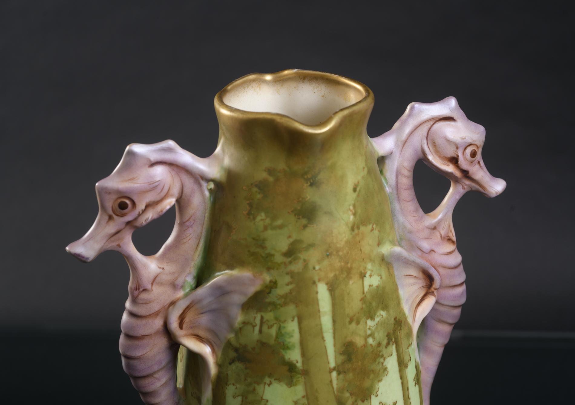 Coppia di vasi cavallucci marini in stile Art Nouveau di RStK Amphora in vendita 3