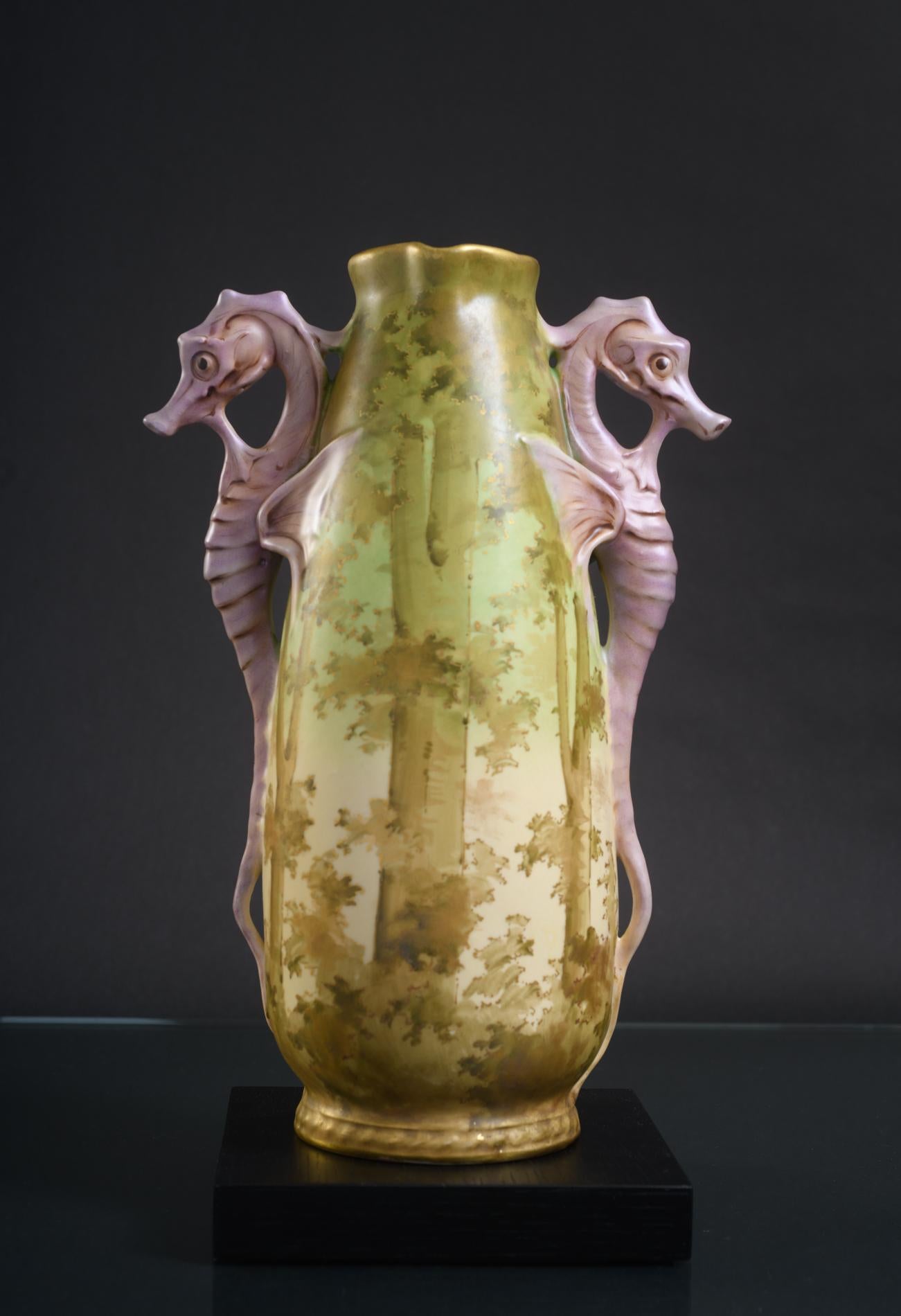 Coppia di vasi cavallucci marini in stile Art Nouveau di RStK Amphora in vendita 2