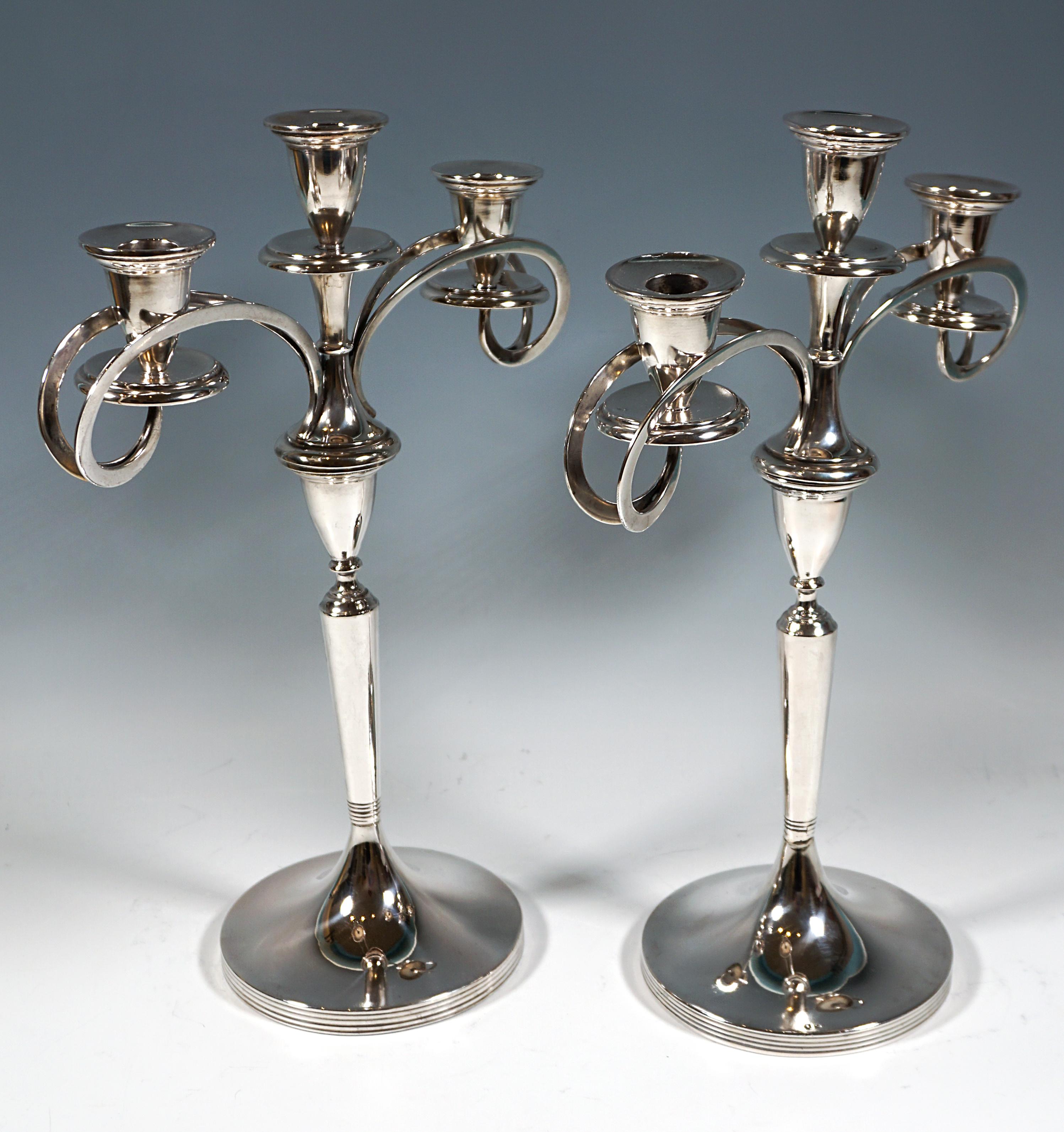 Pareja de candelabros Art Nouveau de plata de 3 llamas, de Lippa & Co, Viena, circa 1900 Hecho a mano en venta