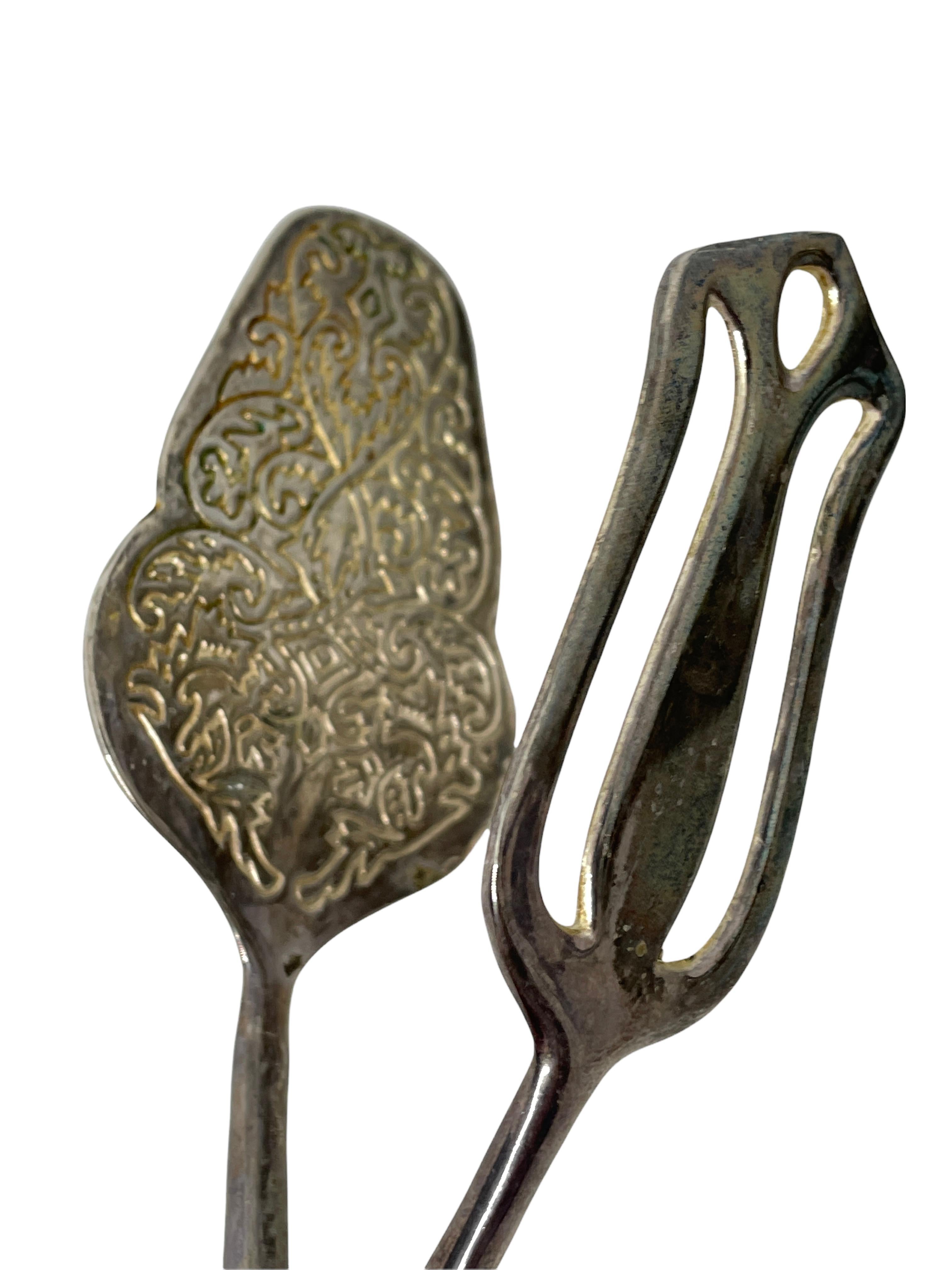Pareja de pinzas Art Nouveau de plata para servir tartas o pasteles, Suecia, años 20 siglo XX en venta