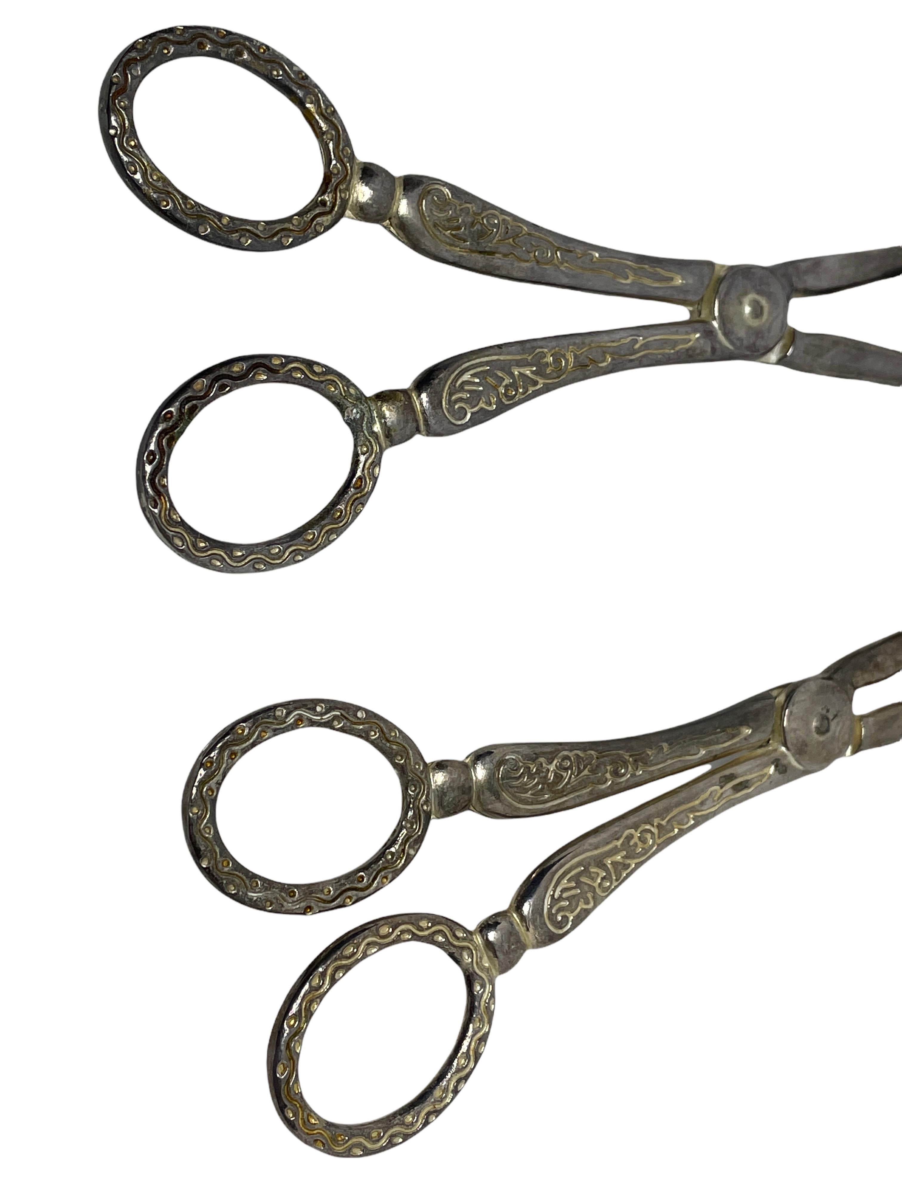 Pareja de pinzas Art Nouveau de plata para servir tartas o pasteles, Suecia, años 20 Chapado en plata en venta