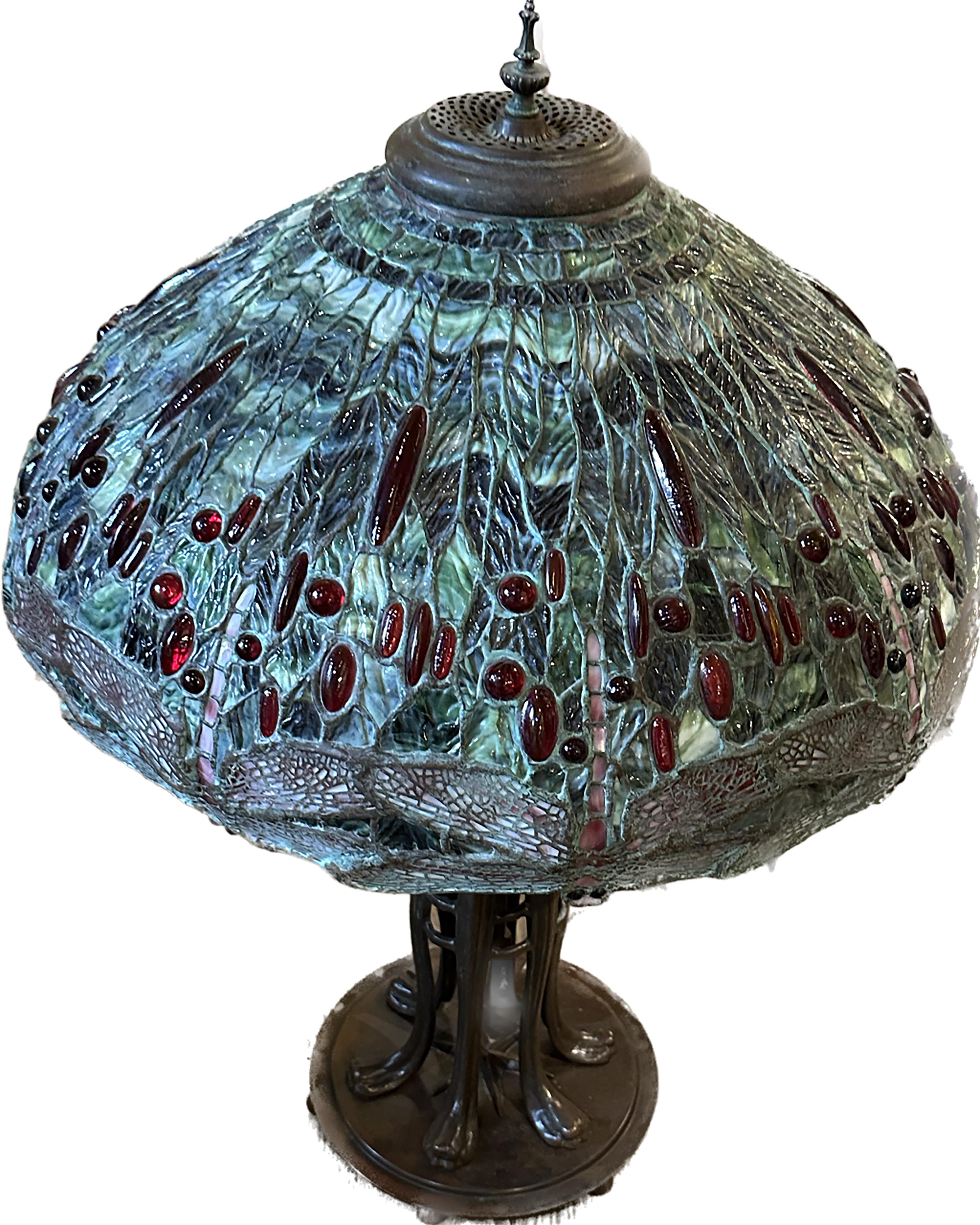 Paire de lampes de style Tiffany Art Nouveau avec abat-jour en verre plombé à la main en vente 10