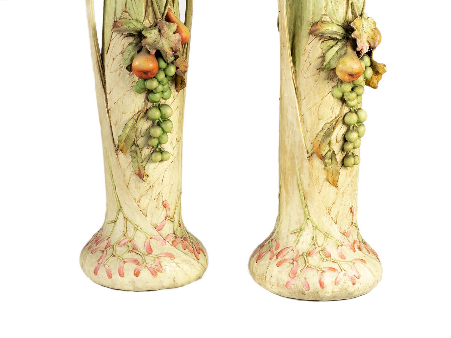 XIX secolo Coppia di vasi in stile liberty, Goldscheider & Liezen, 1900 in vendita